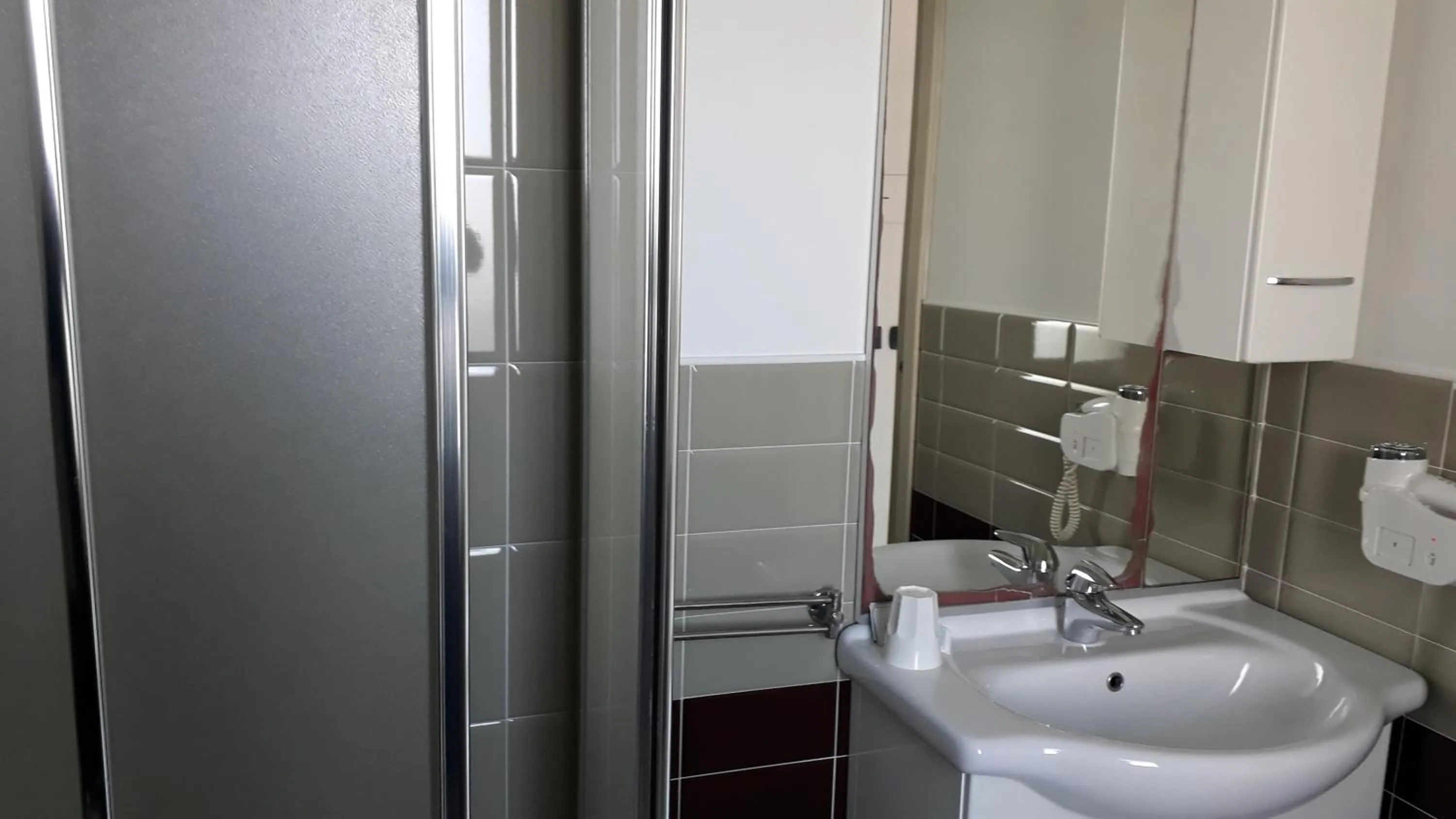 Bathroom in Hotel Marbella