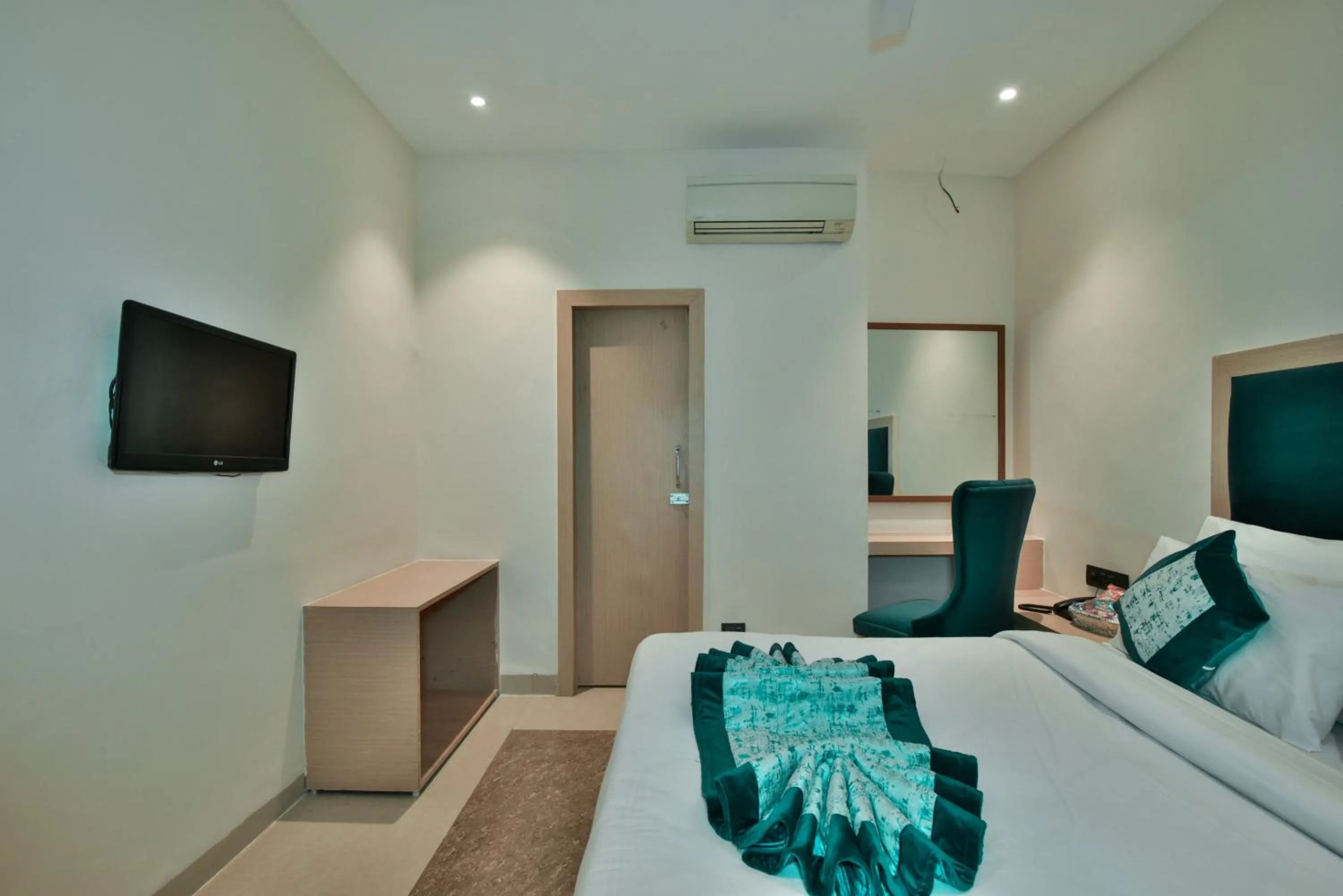 Photo of the whole room, Bed in Hotel Puri Palace