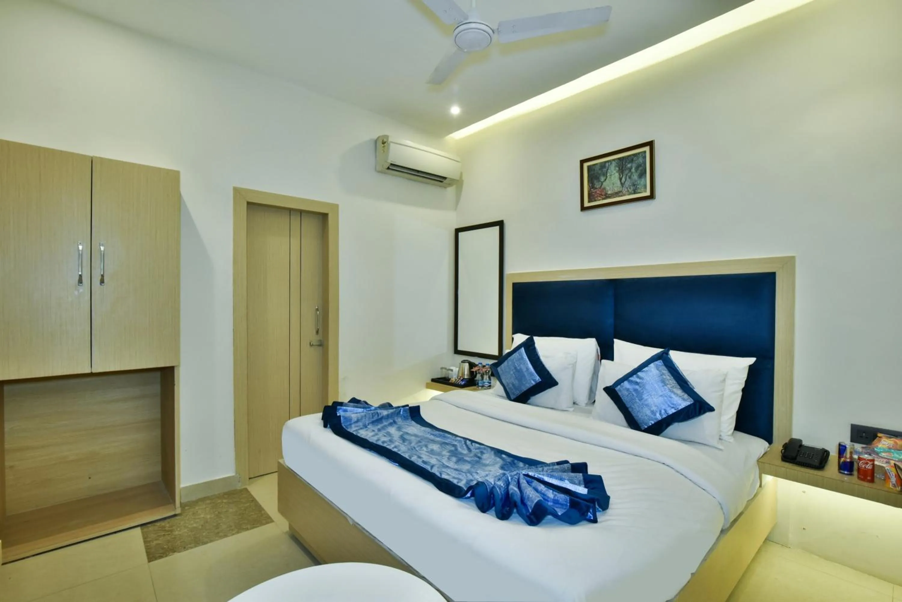 Photo of the whole room, Bed in Hotel Puri Palace