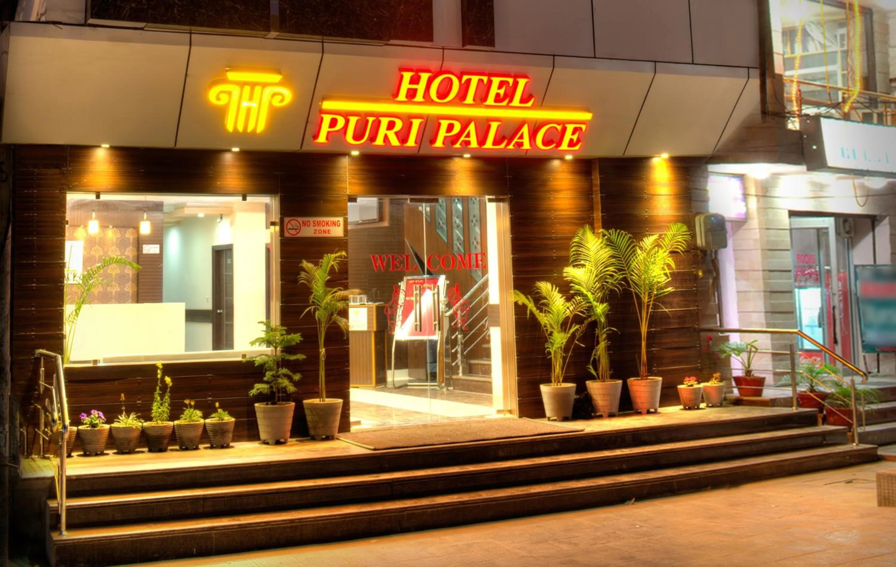Facade/entrance in Hotel Puri Palace