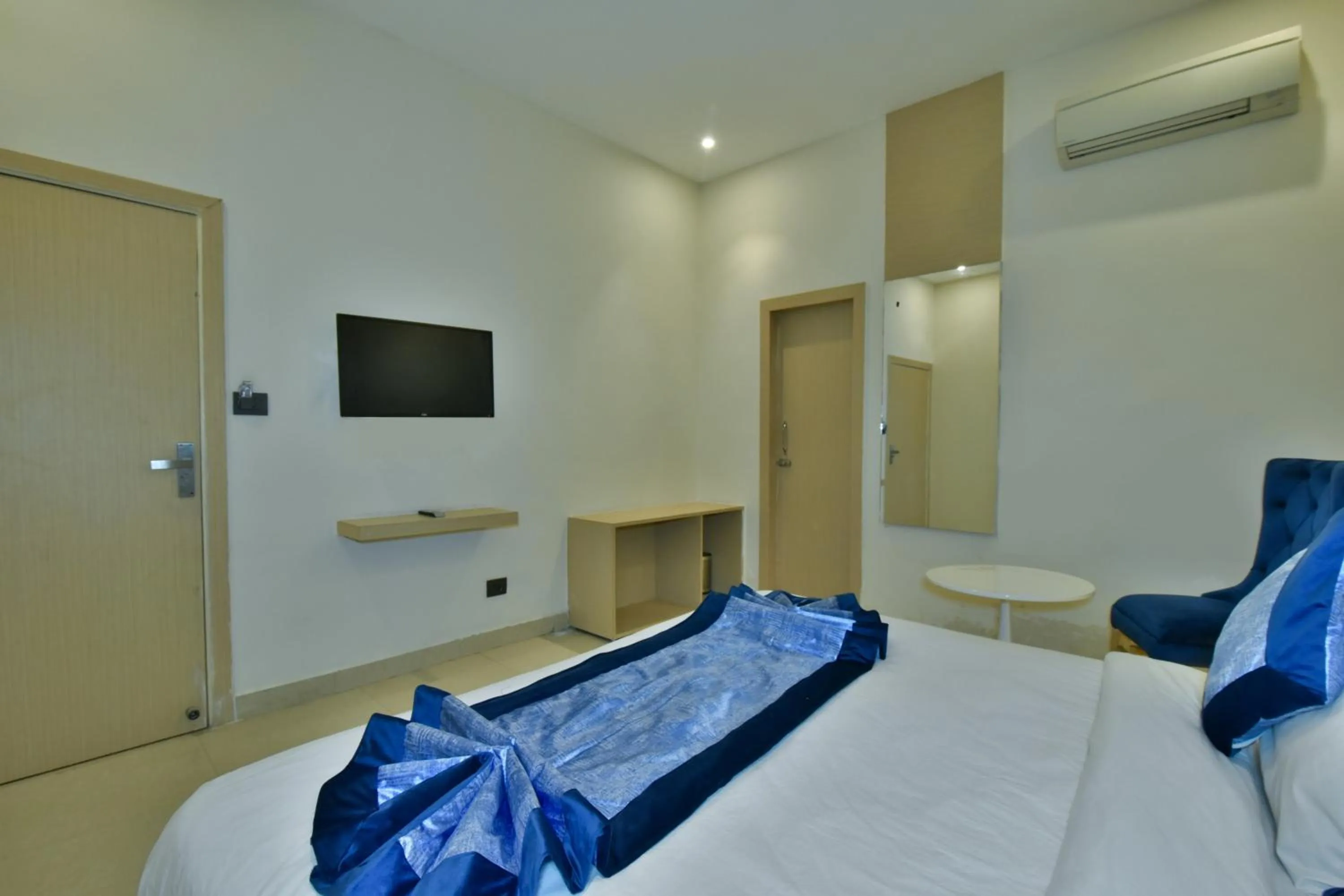 TV and multimedia, Bed in Hotel Puri Palace