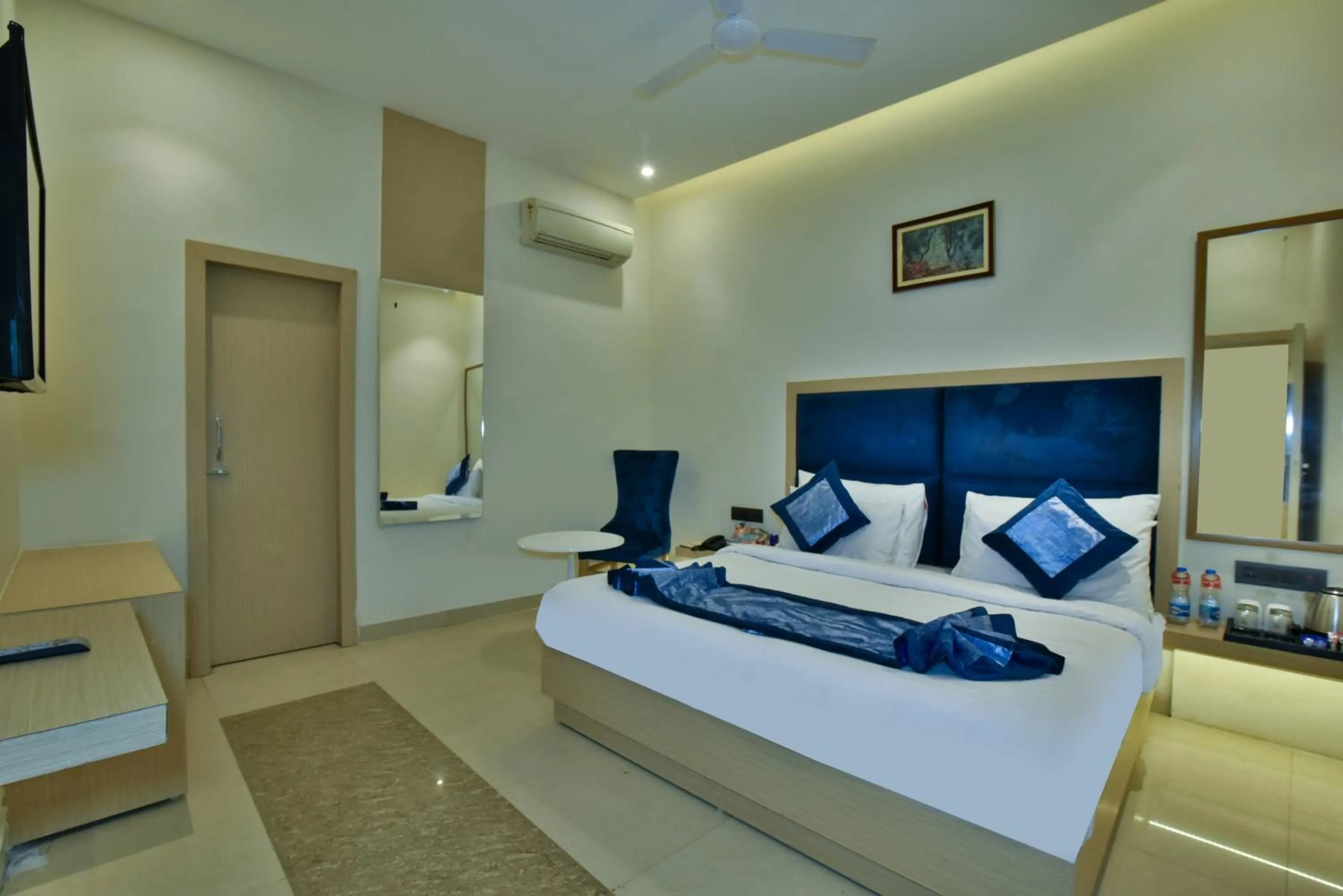 Photo of the whole room, Bed in Hotel Puri Palace