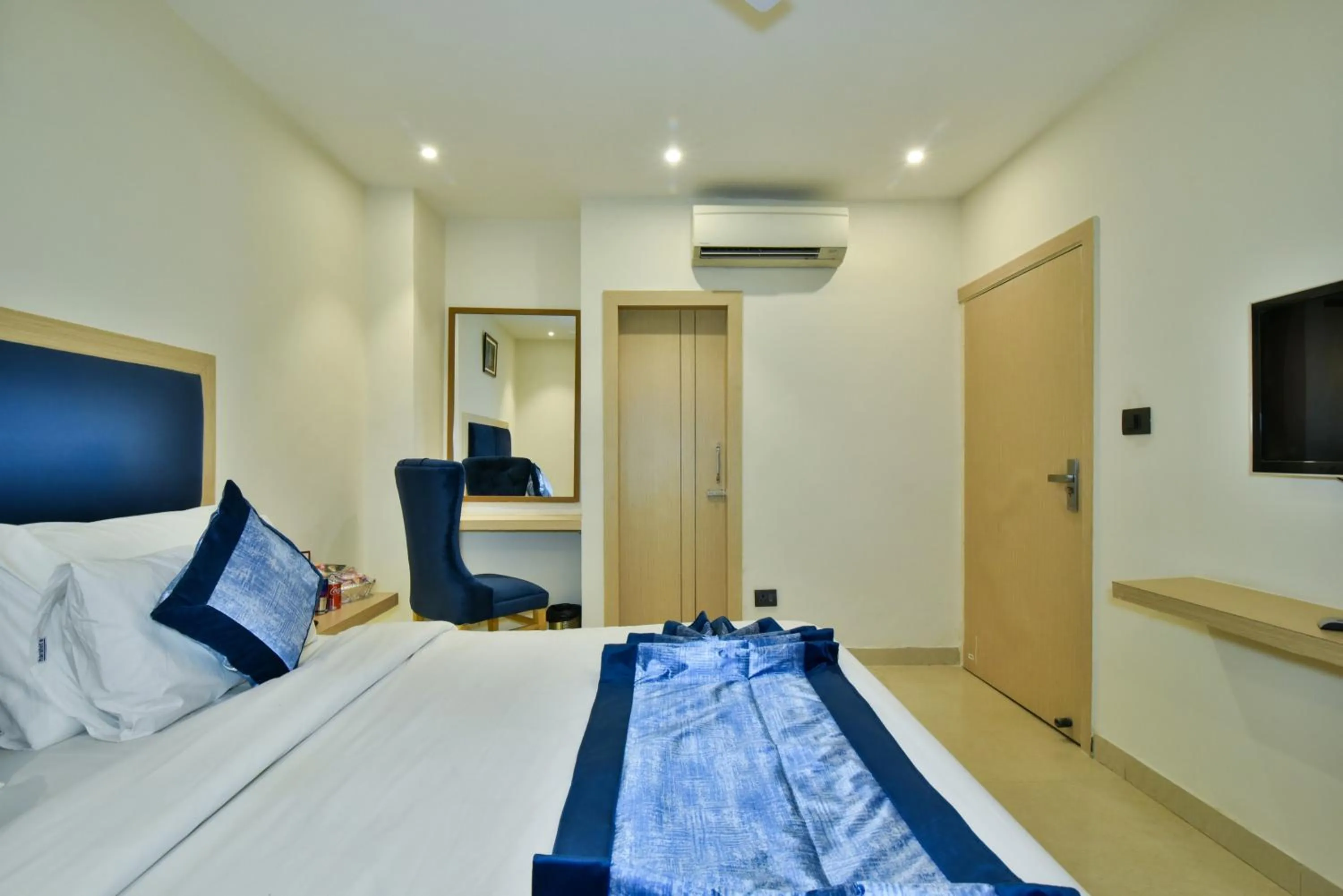 Bed in Hotel Puri Palace