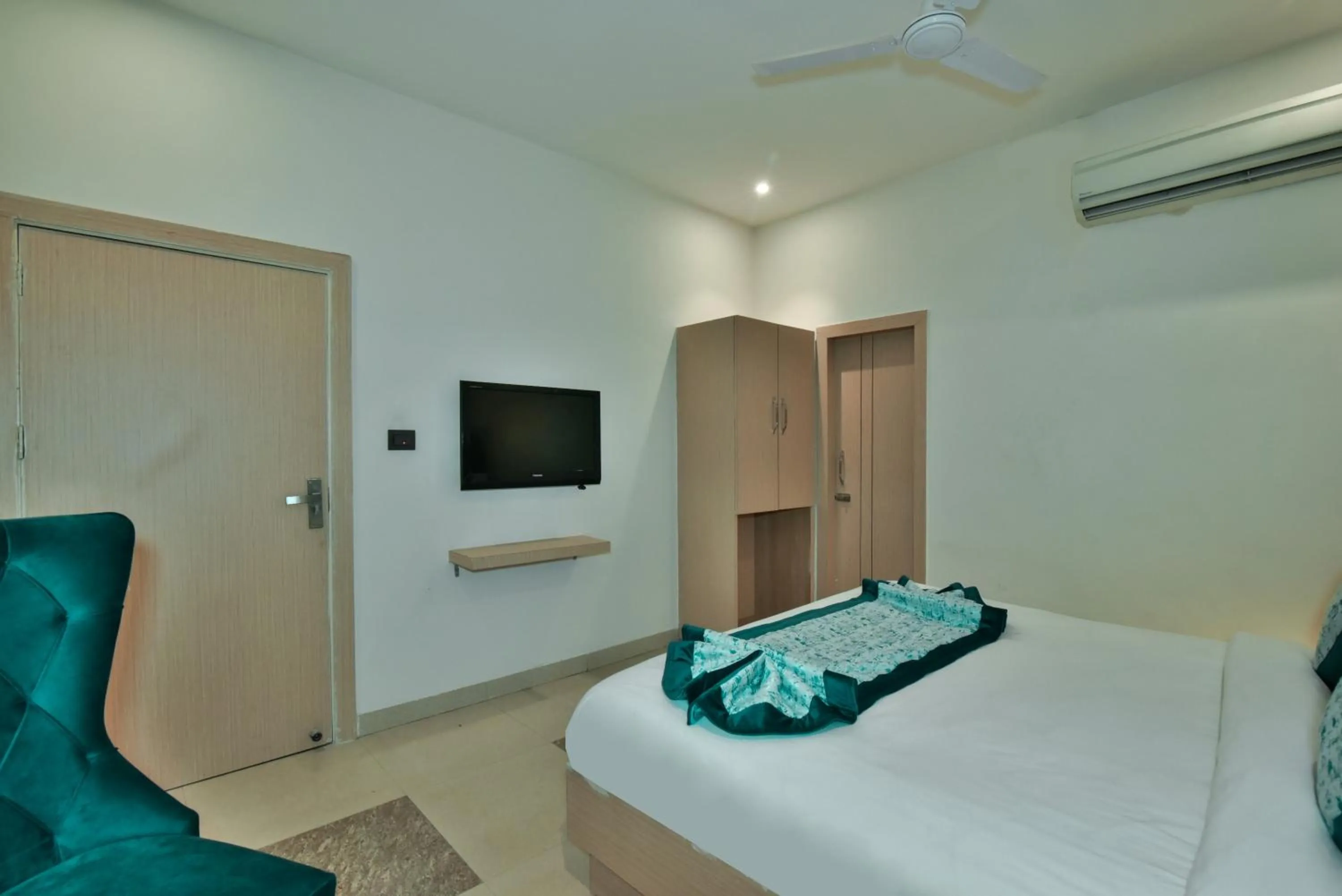 Photo of the whole room, Bed in Hotel Puri Palace