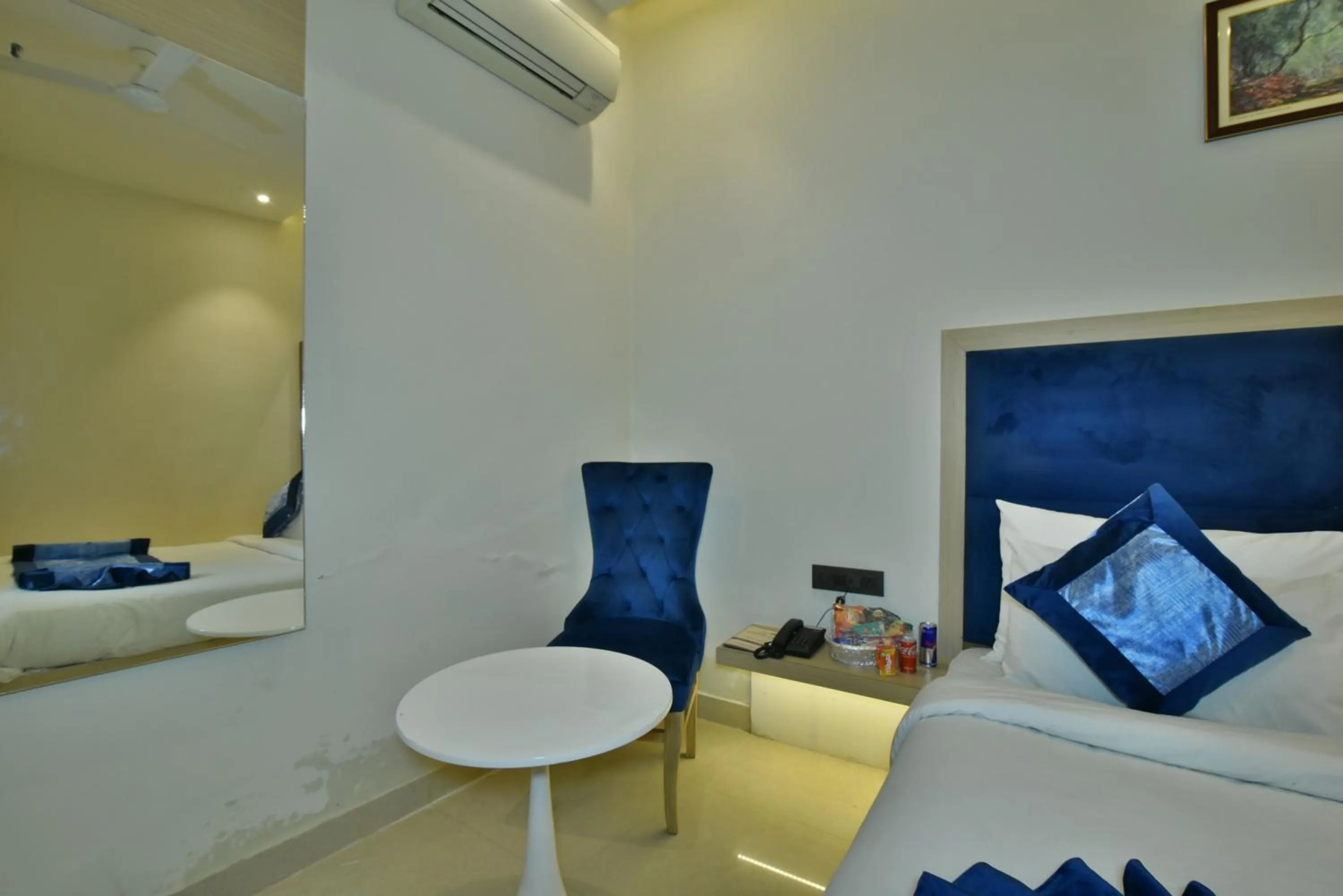 Photo of the whole room, Bed in Hotel Puri Palace