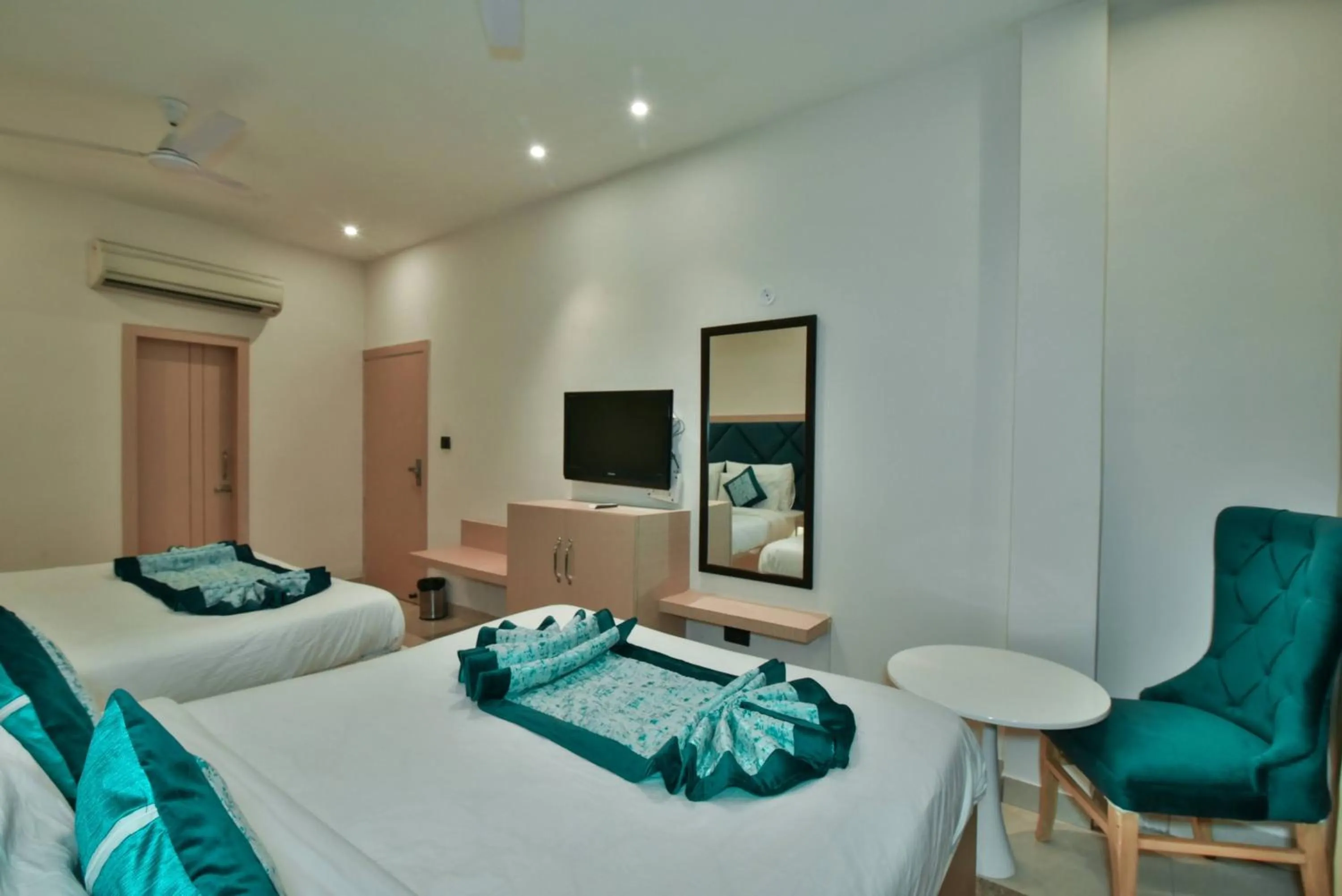 Photo of the whole room, Bed in Hotel Puri Palace