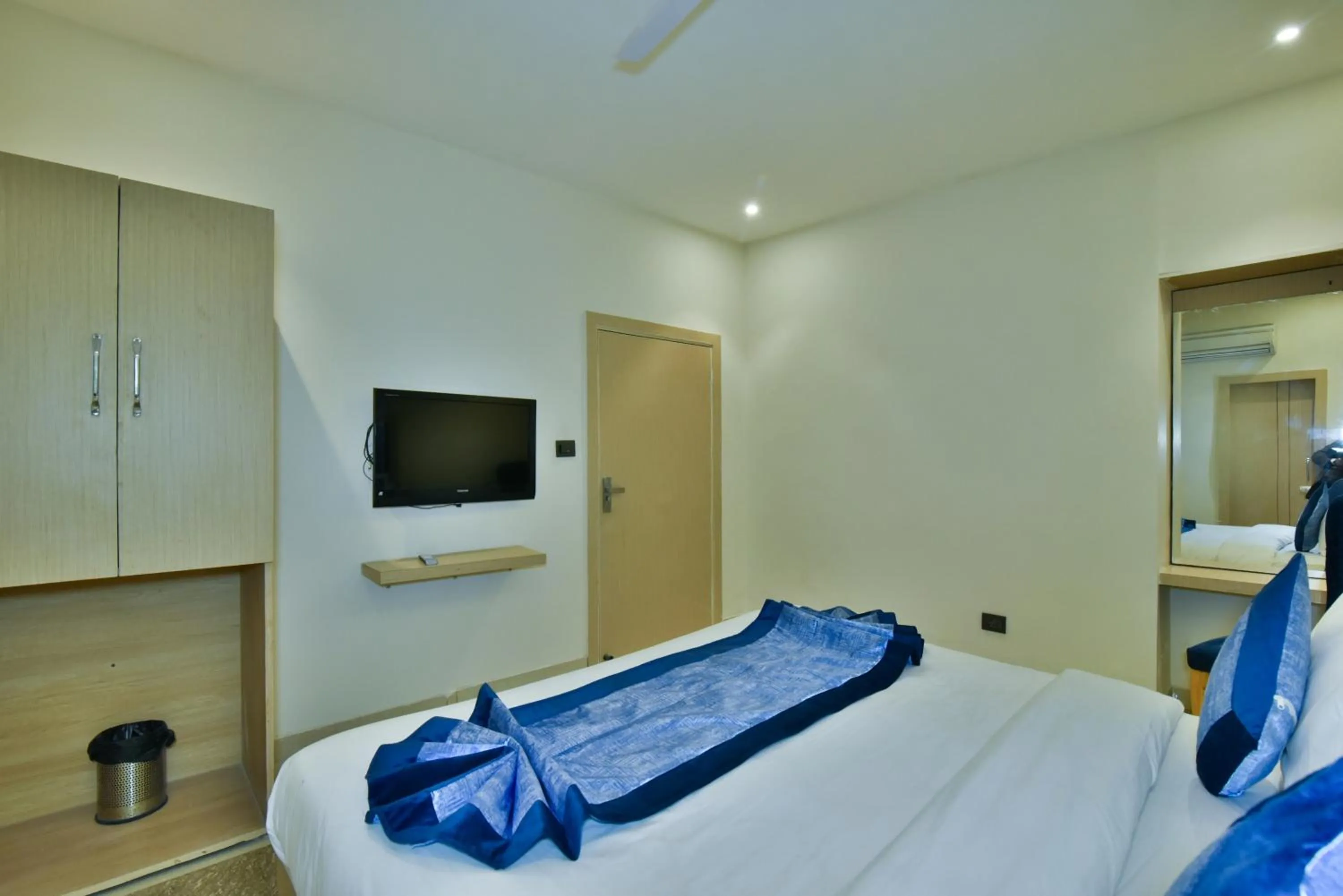 Photo of the whole room, Bed in Hotel Puri Palace