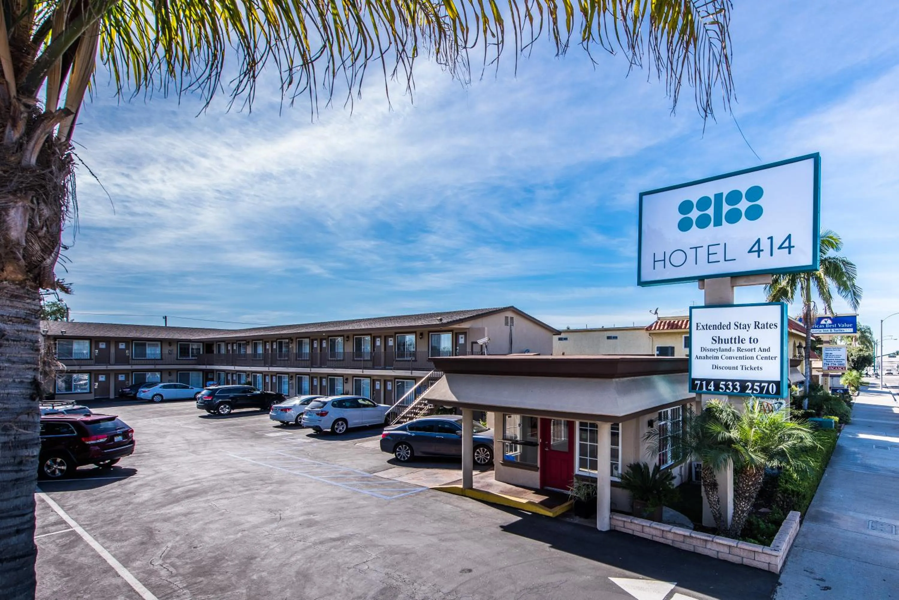 Facade/entrance in Hotel 414 Anaheim