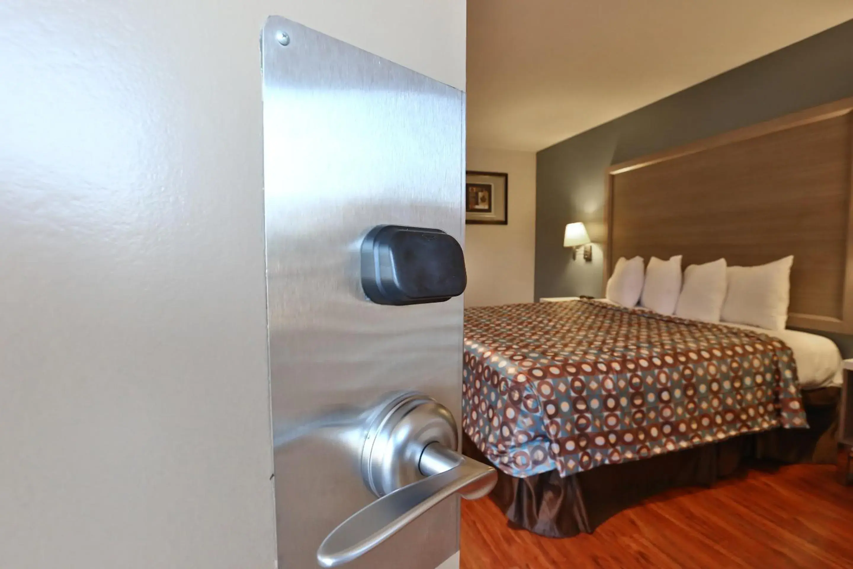 Deluxe Queen Room in Hotel 414 Anaheim Deluxe Queen Room in Hotel 414 Anaheim