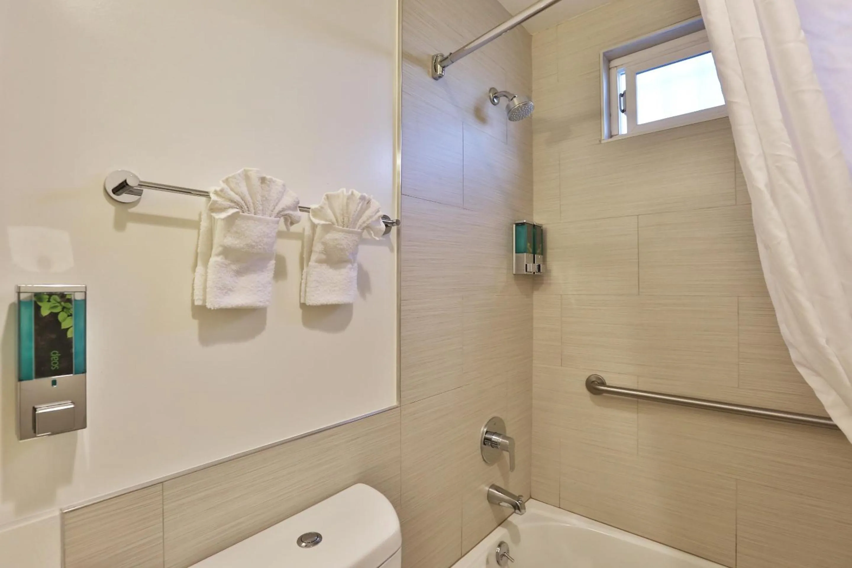 Bathroom in Hotel 414 Anaheim