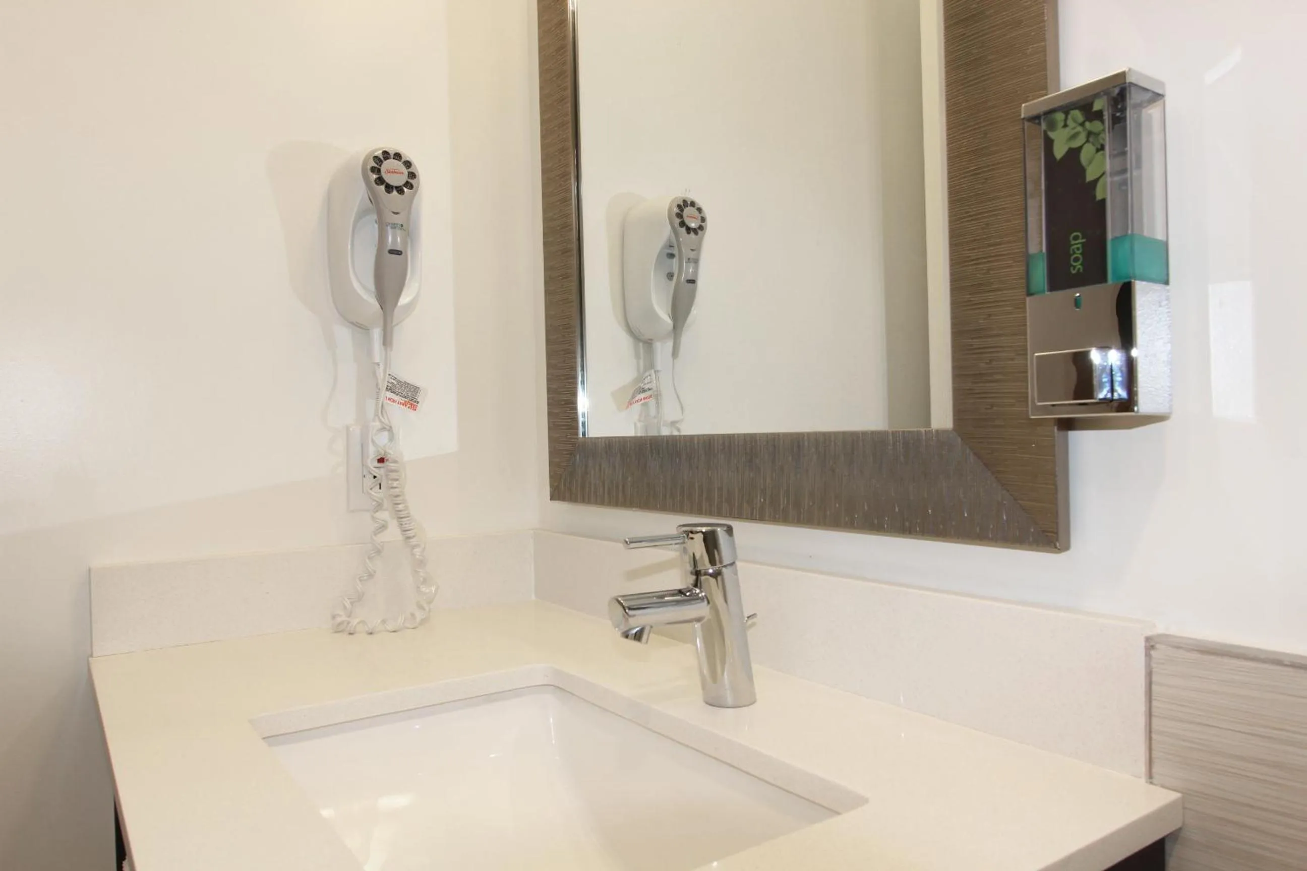 Bathroom in Hotel 414 Anaheim