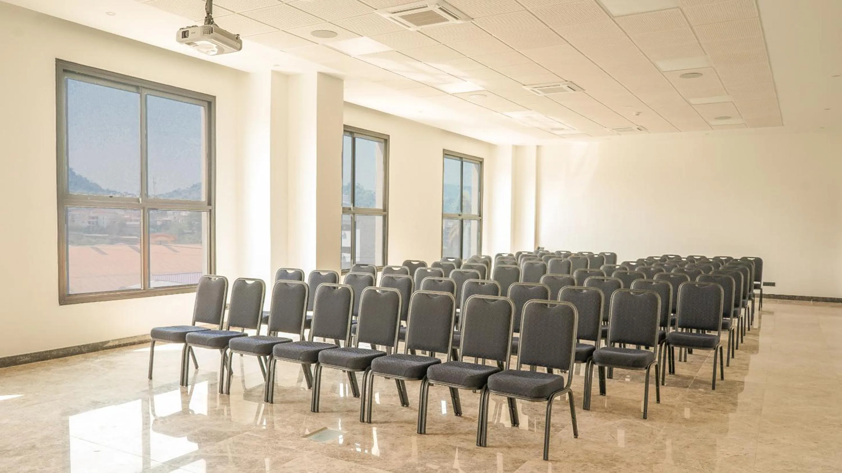 Business facilities in STAR LAND HOTEL BASTOS
