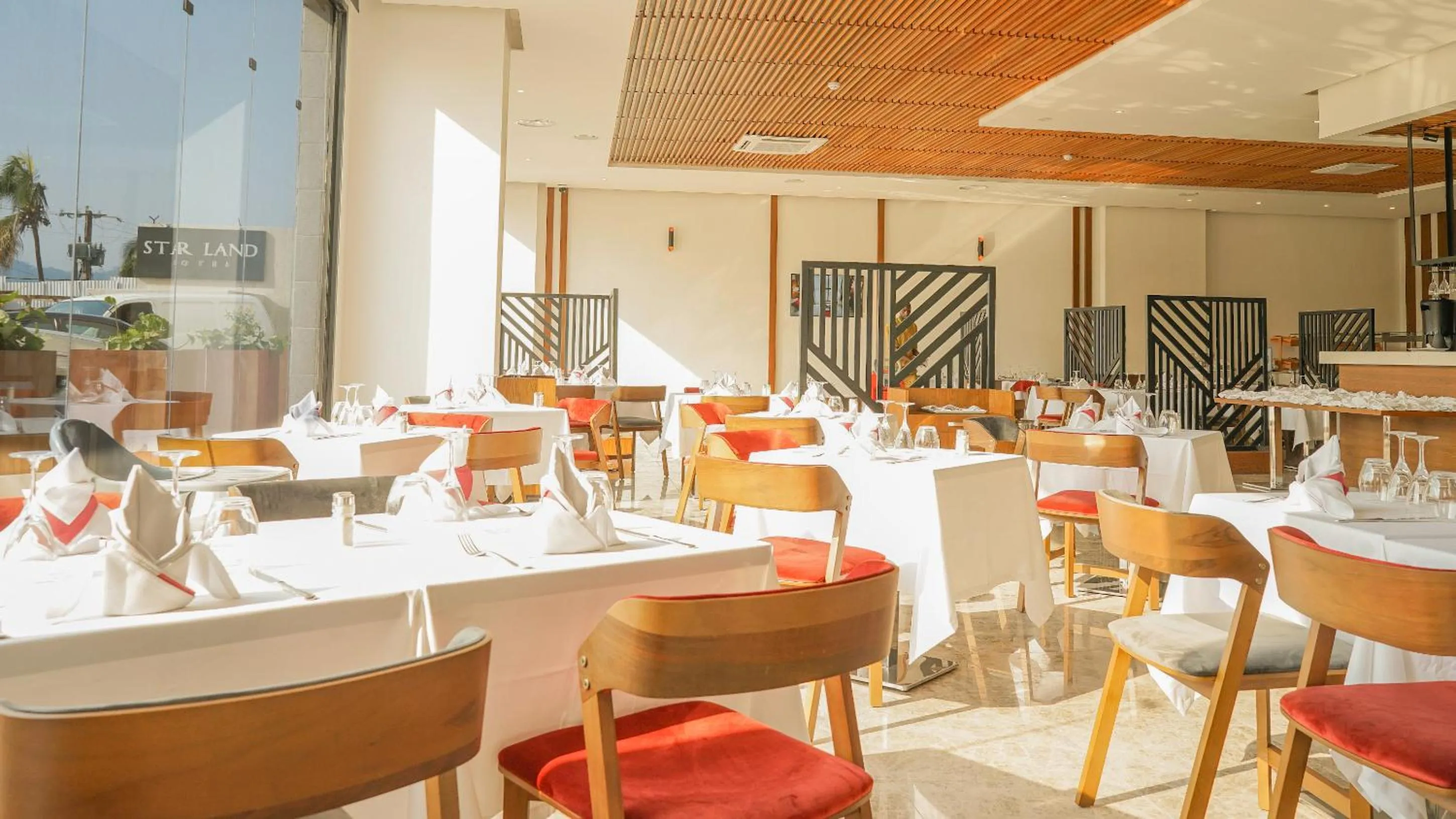 Restaurant/places to eat in STAR LAND HOTEL BASTOS