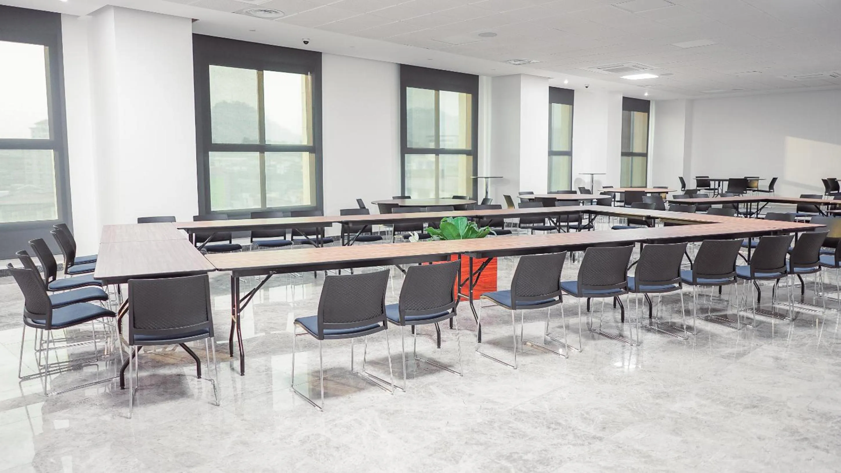 Business facilities in STAR LAND HOTEL BASTOS