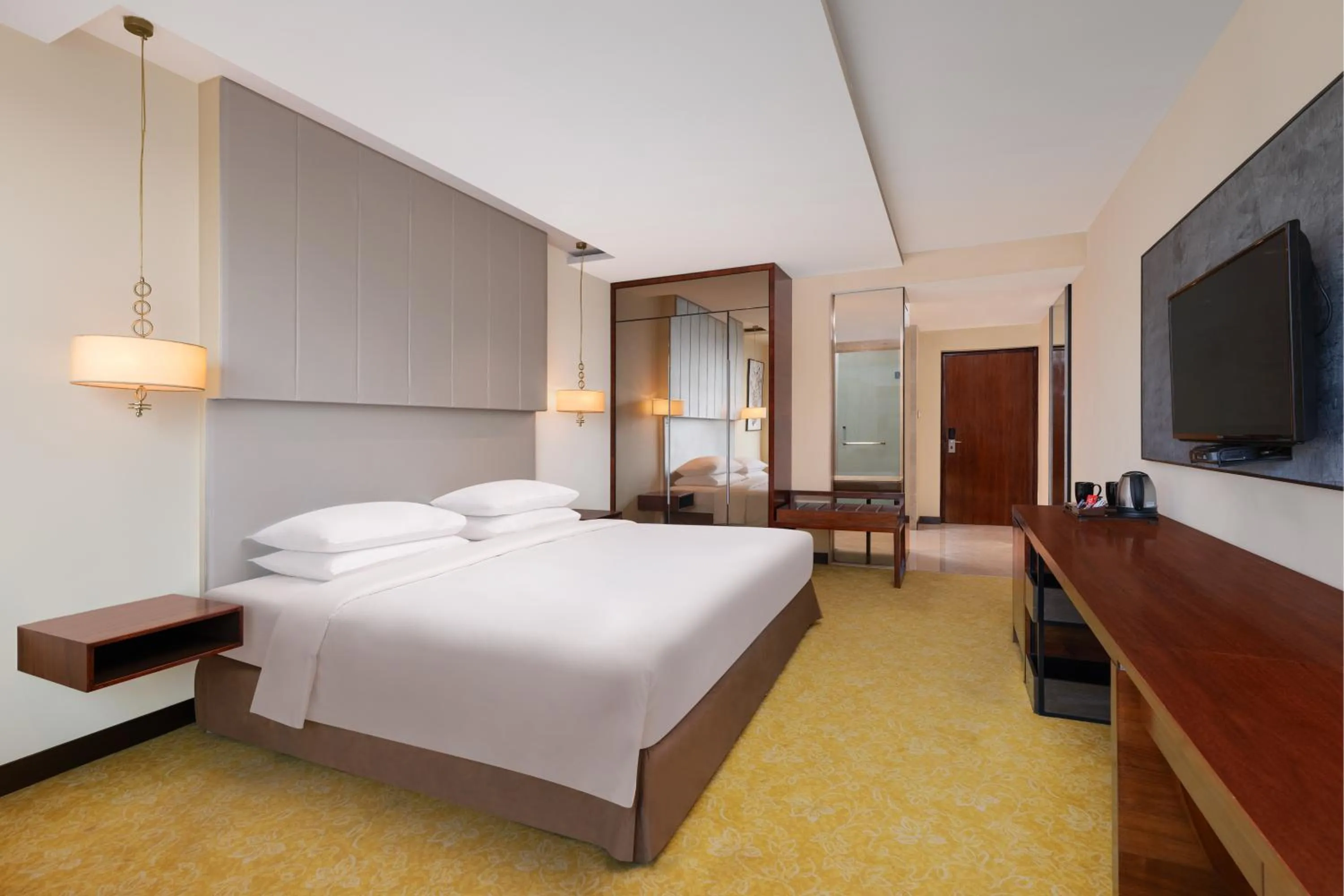 Bedroom, Bed in Renaissance Ahmedabad Hotel