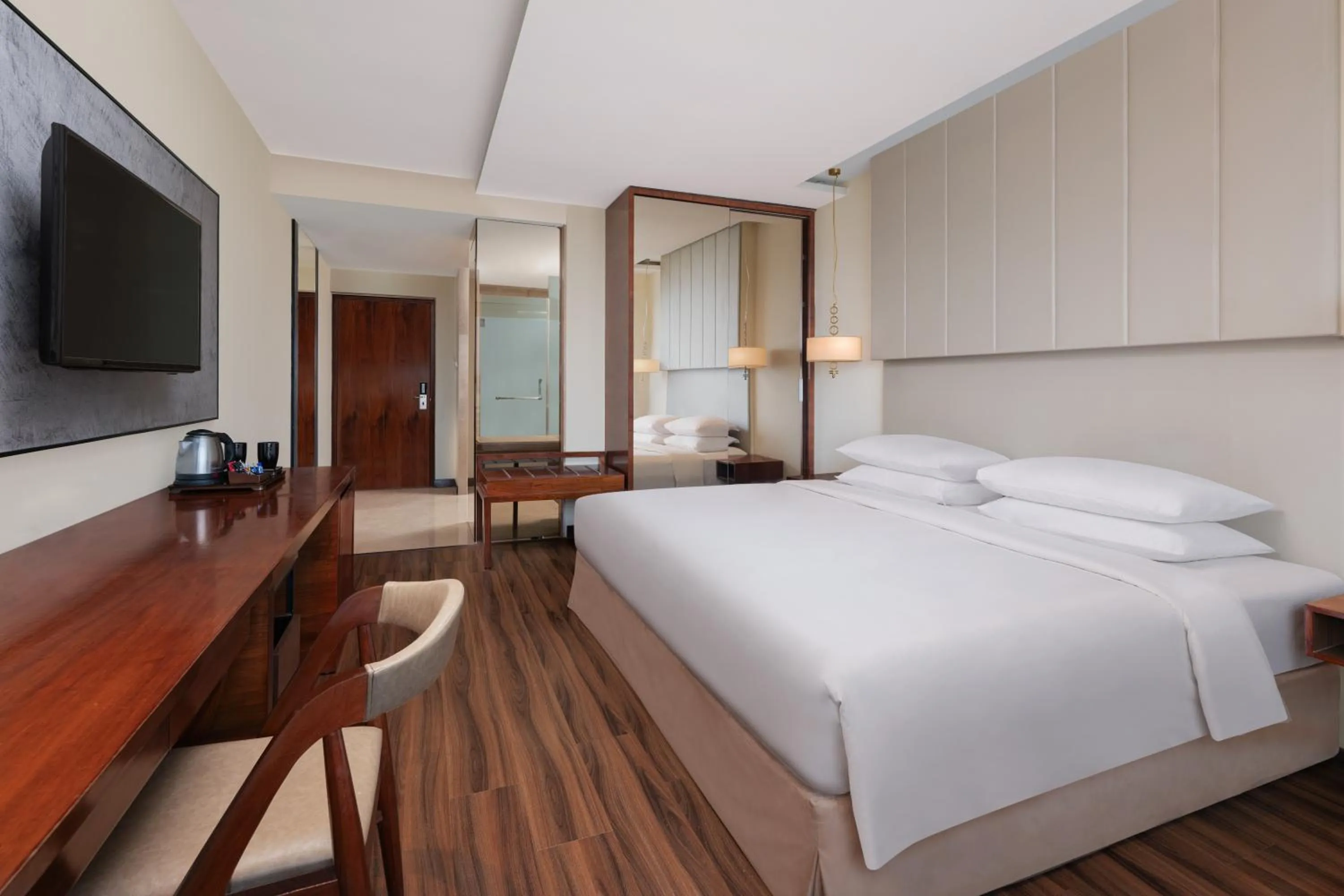 Bedroom, Bed in Renaissance Ahmedabad Hotel