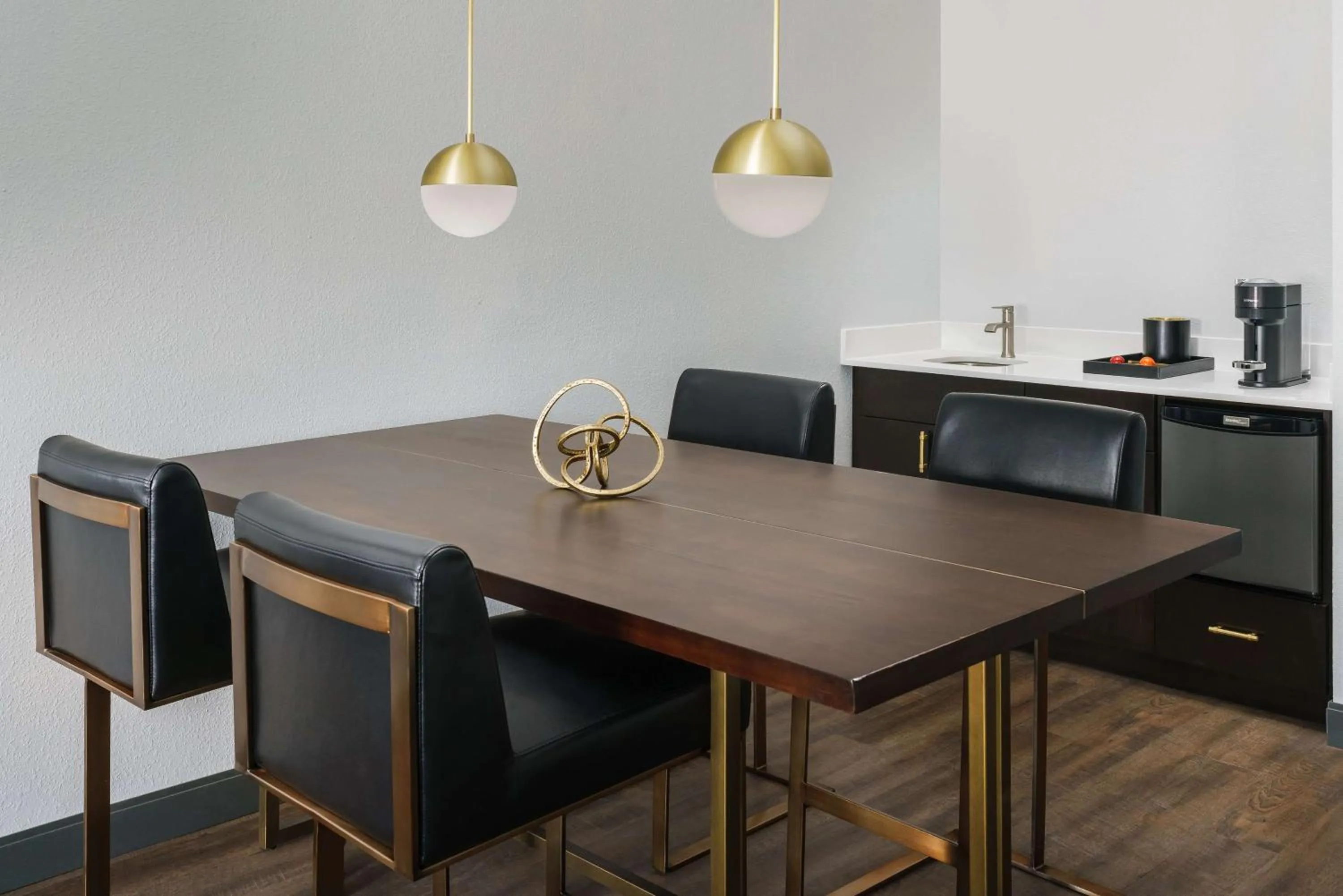 Living room in The Bluff Savannah Historic District, Tapestry by Hilton