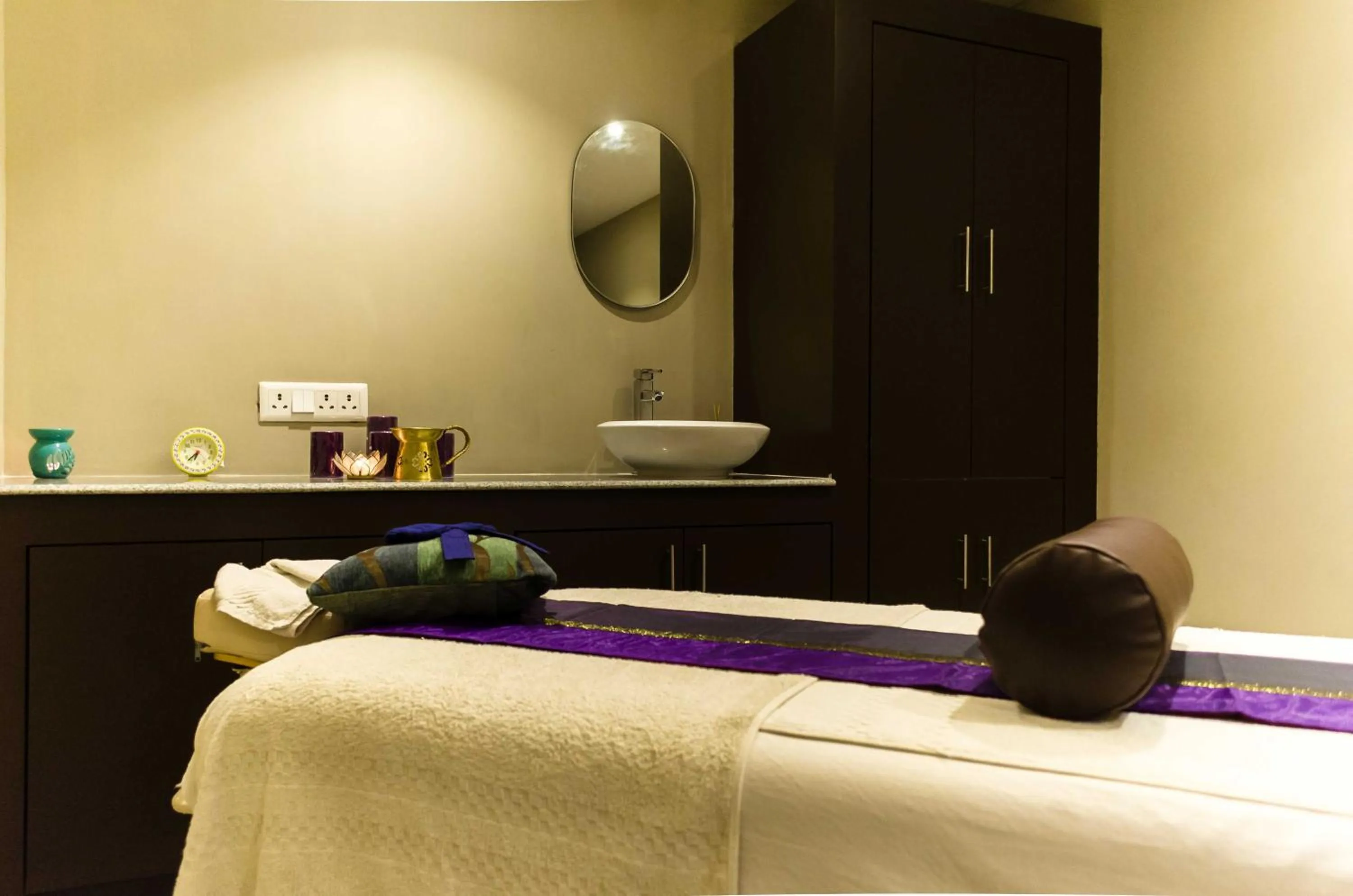 Spa and wellness centre/facilities, Bed in Grande Bay Resort and Spa Mamallapuram