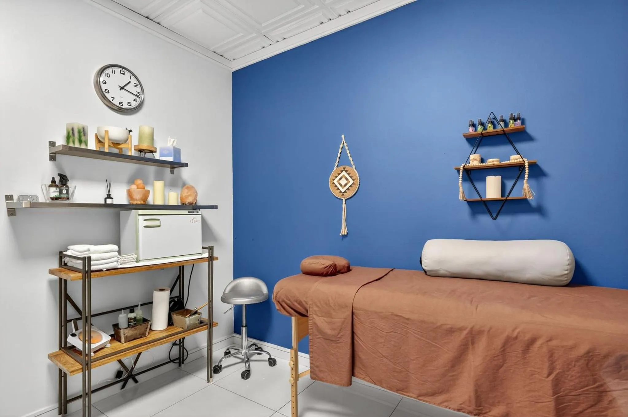 Bed in Ocean Manor Beach Resort