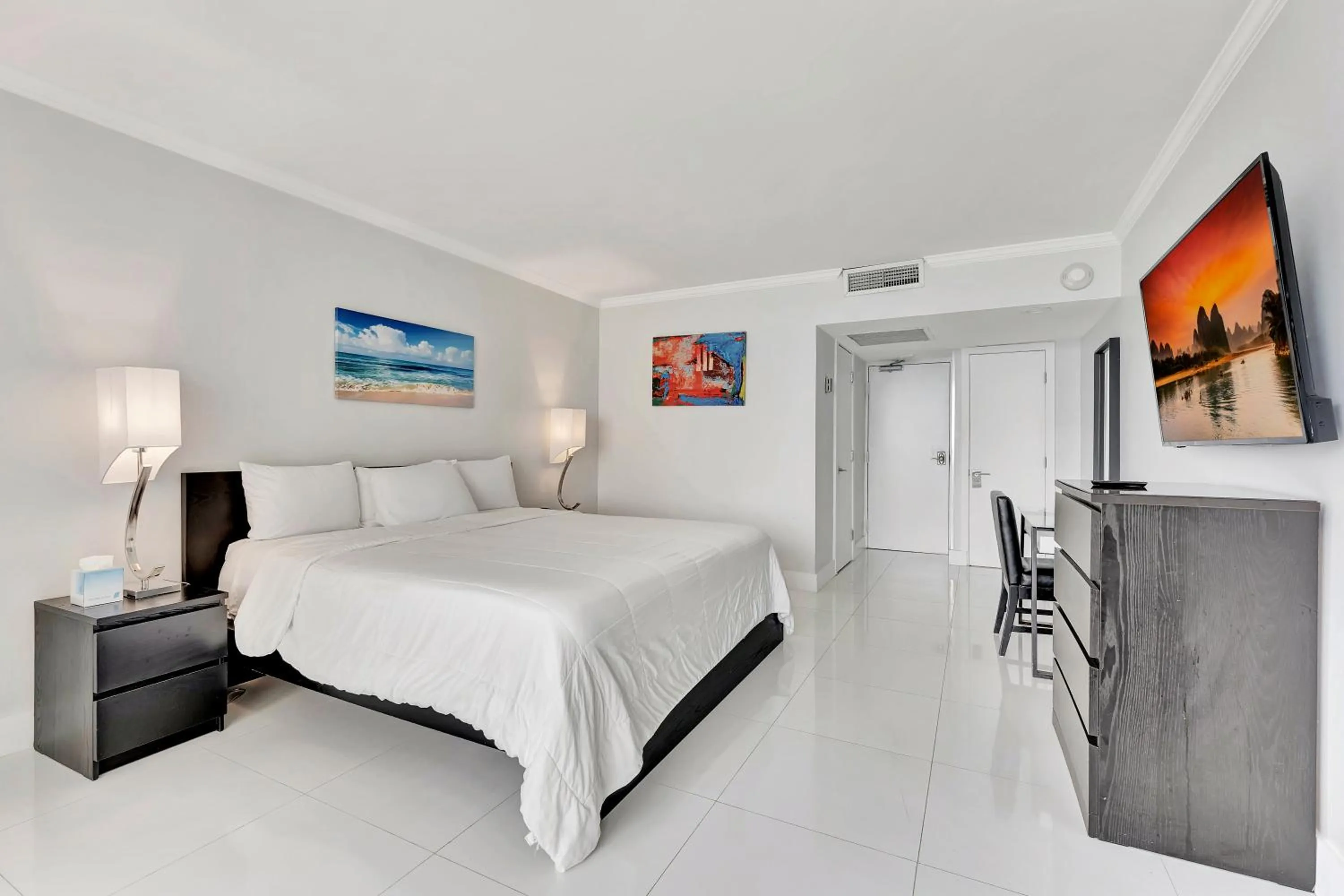 Bed in Ocean Manor Beach Resort