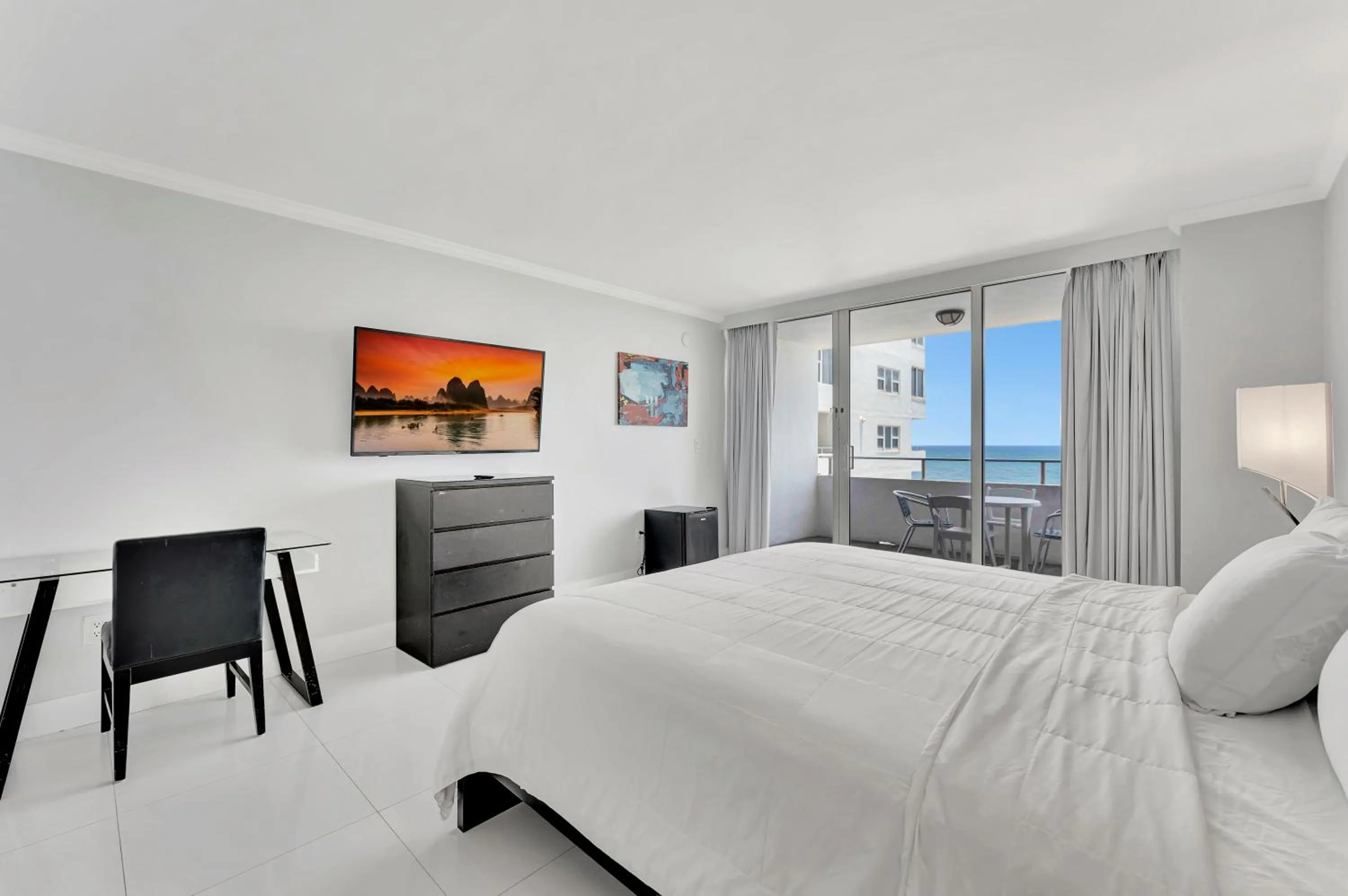 Bed in Ocean Manor Beach Resort