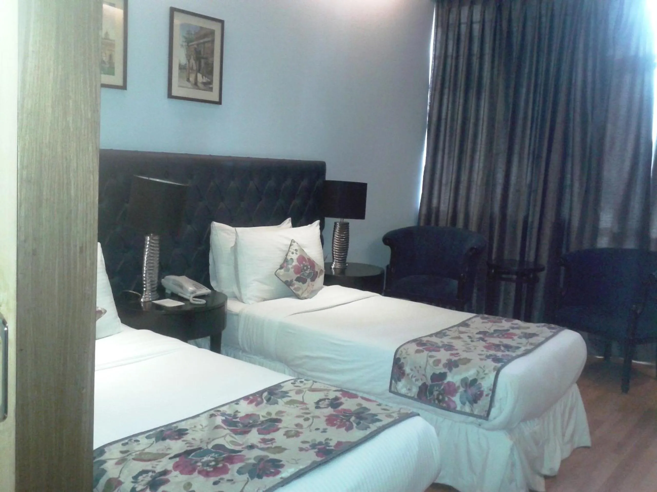 Photo of the whole room in Hotel Athena