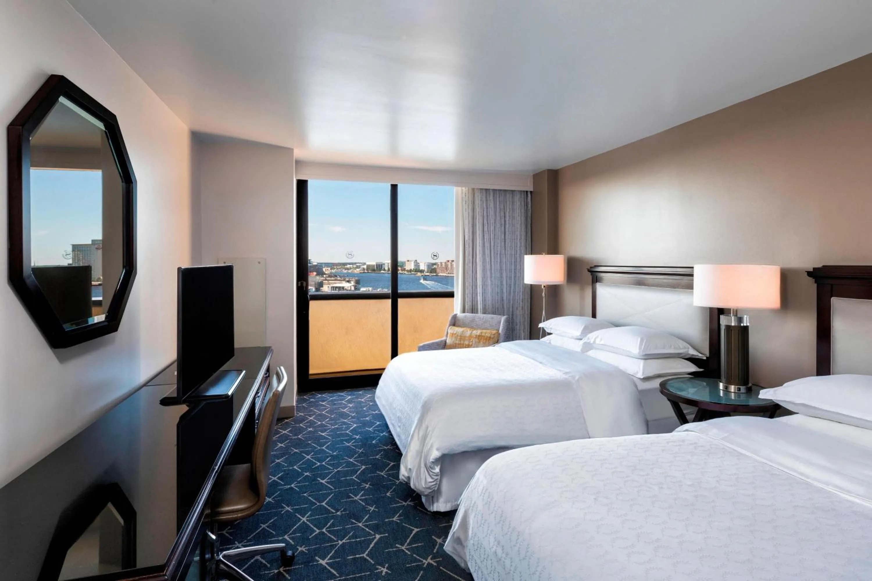 Photo of the whole room, Bed in Sheraton Norfolk Waterside Hotel