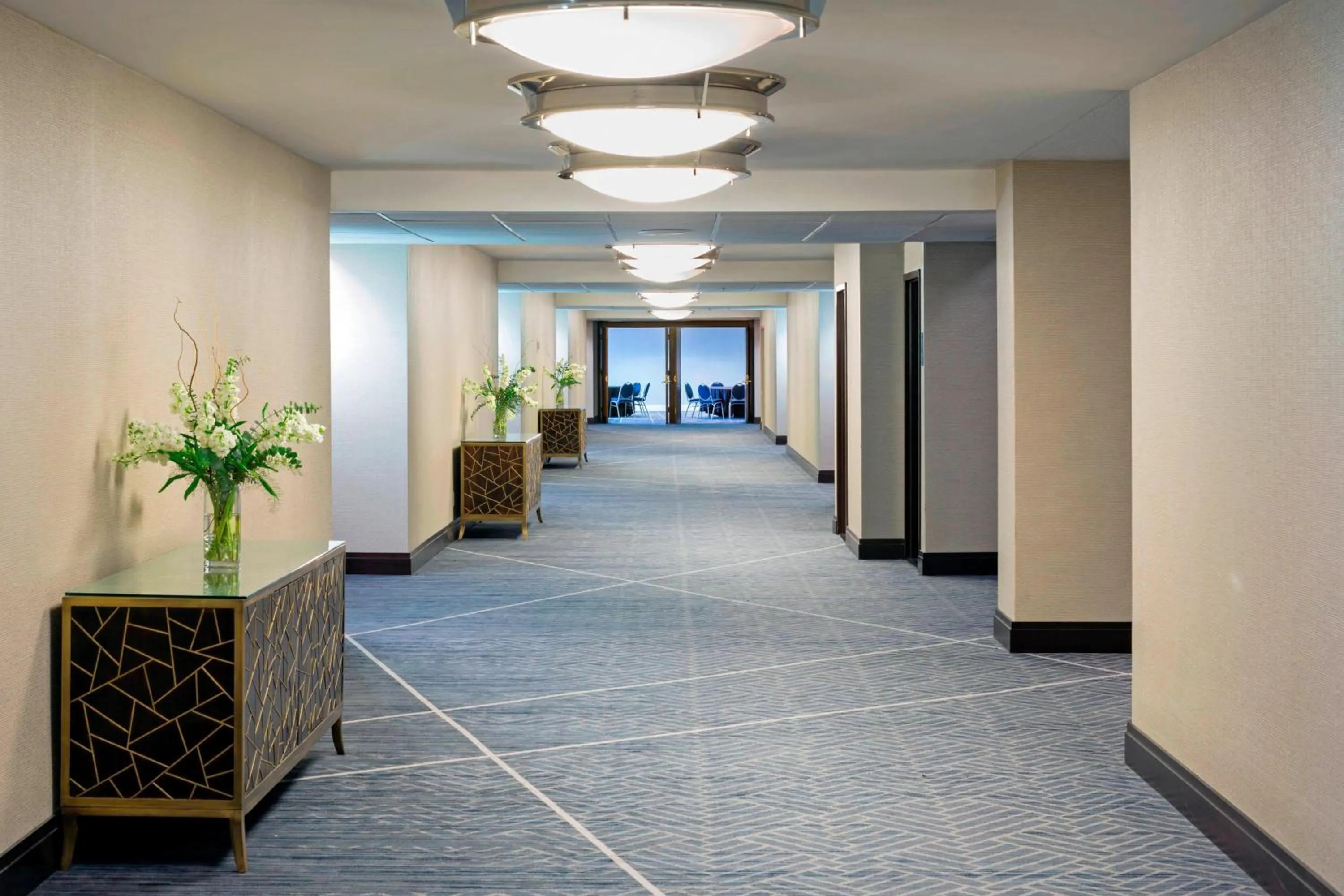 Meeting/conference room in Sheraton Norfolk Waterside Hotel