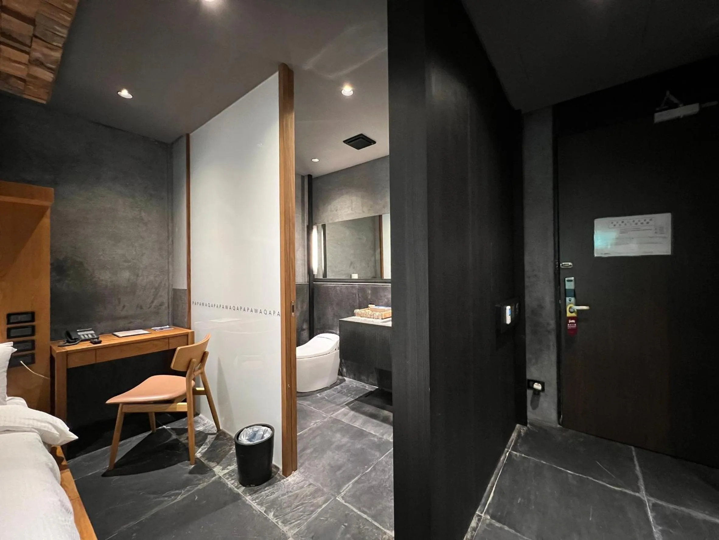 Toilet, Bed in Onsen Papawaqa