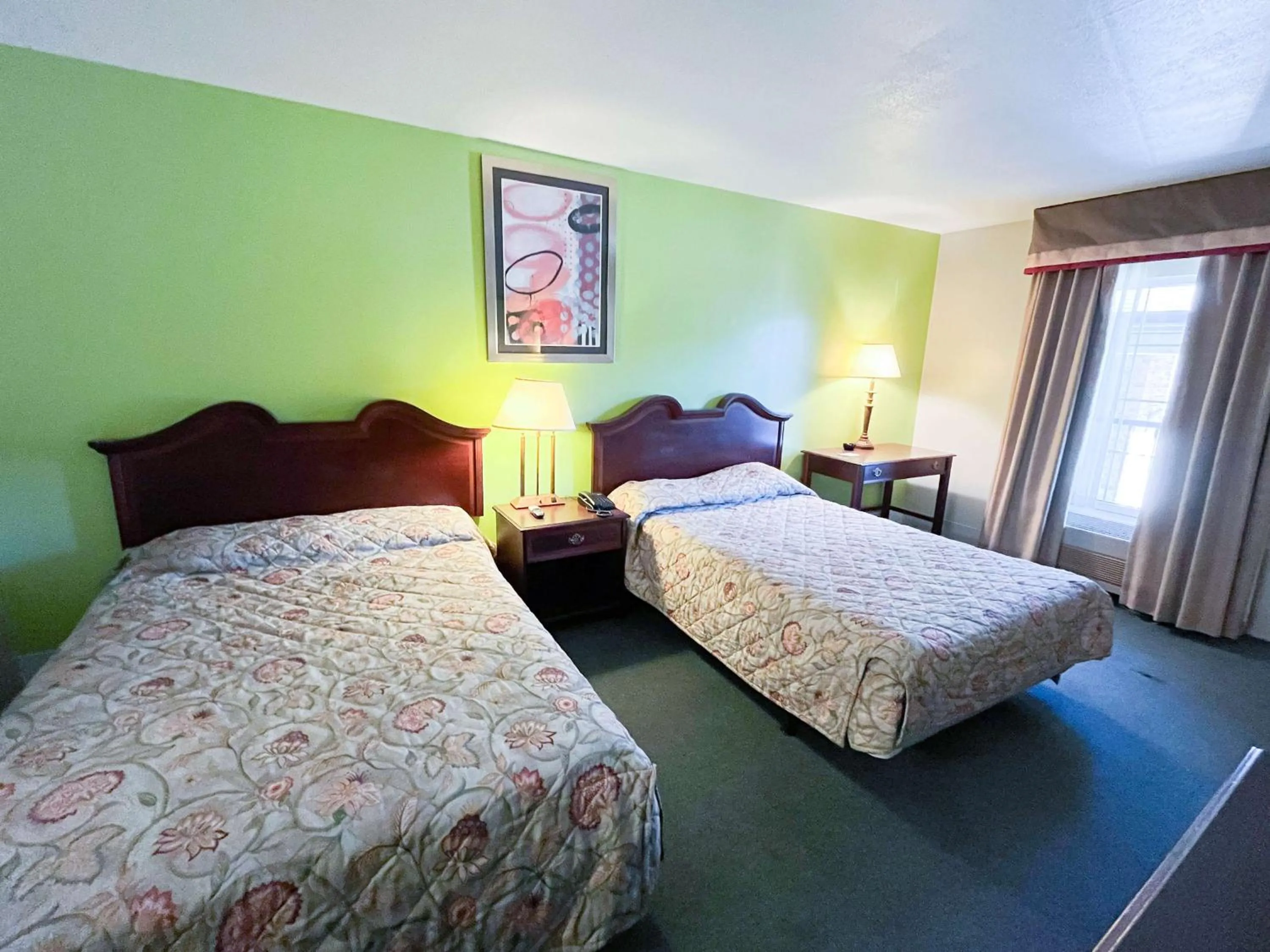 Bedroom, Bed in Motel 6 Bracey, VA I 85