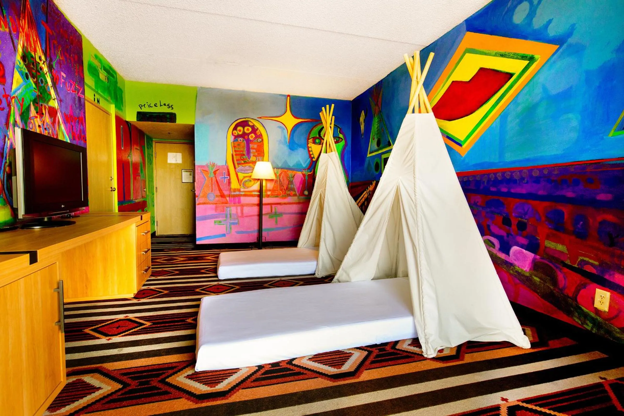 Communal lounge/ TV room in Nativo Lodge