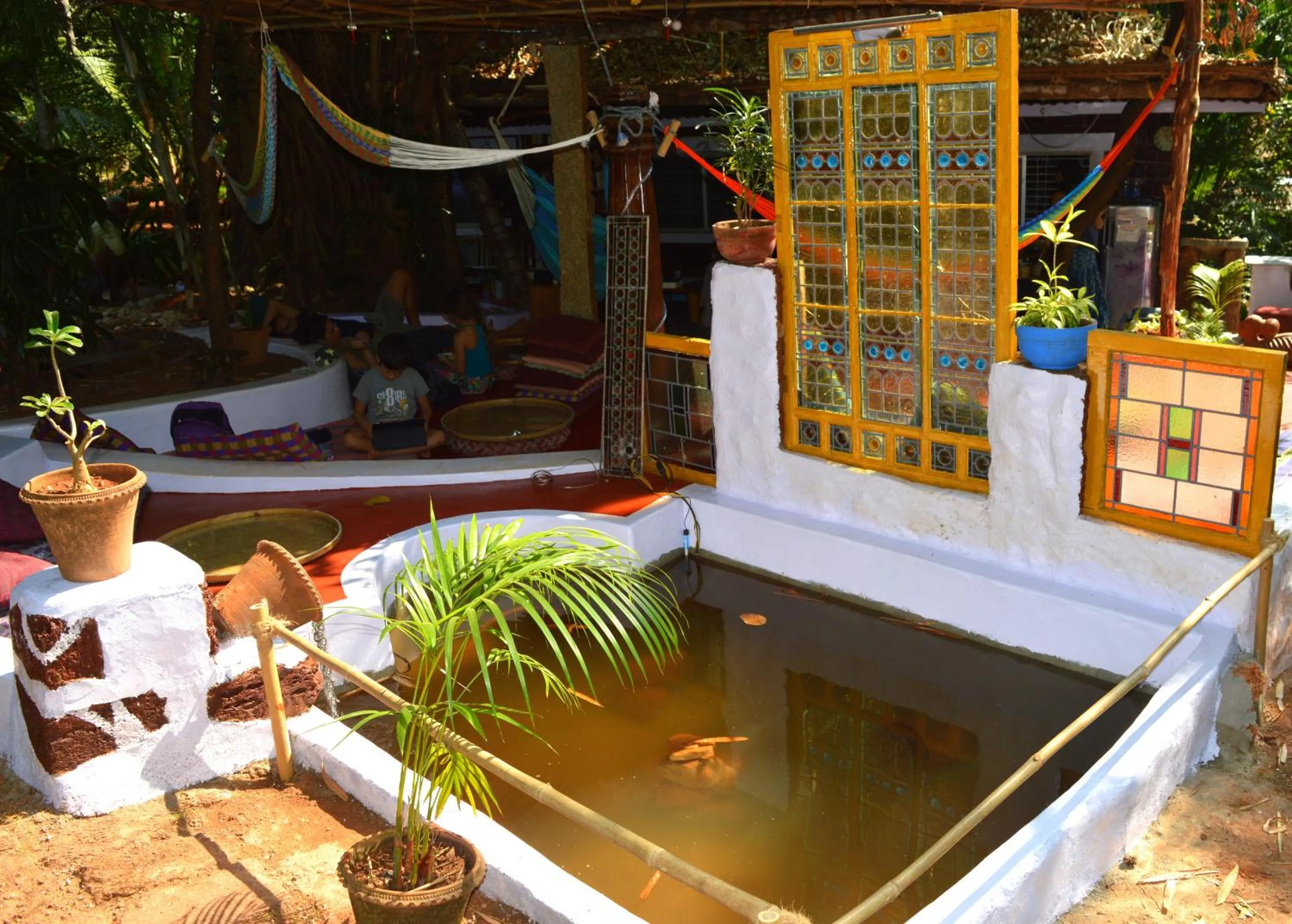 Communal lounge/ TV room in Namaste Yoga Farm