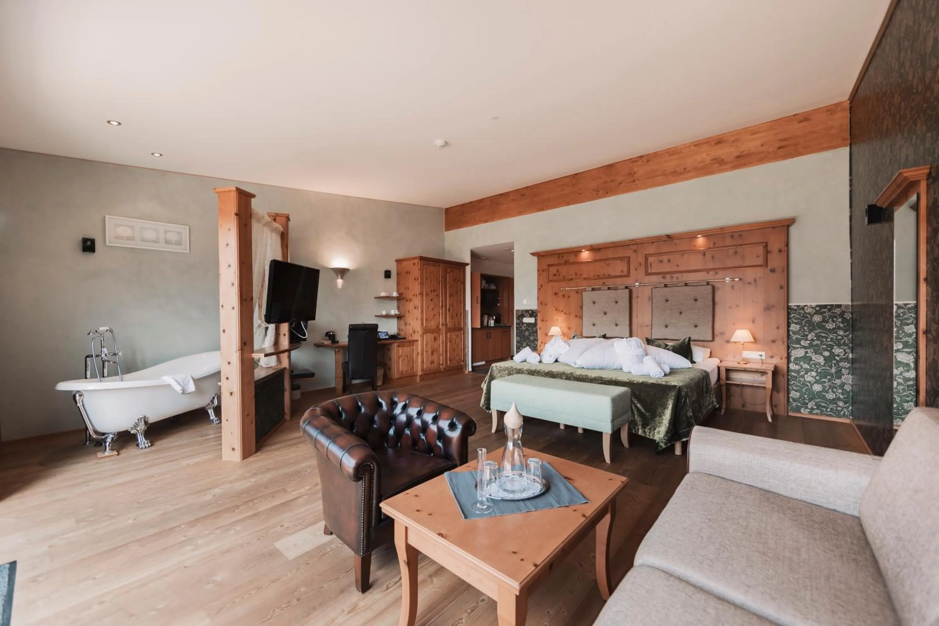 Bed in Wellness Aparthotel Panorama Alpin - Ferienwohnungen Jerzens im Pitztal