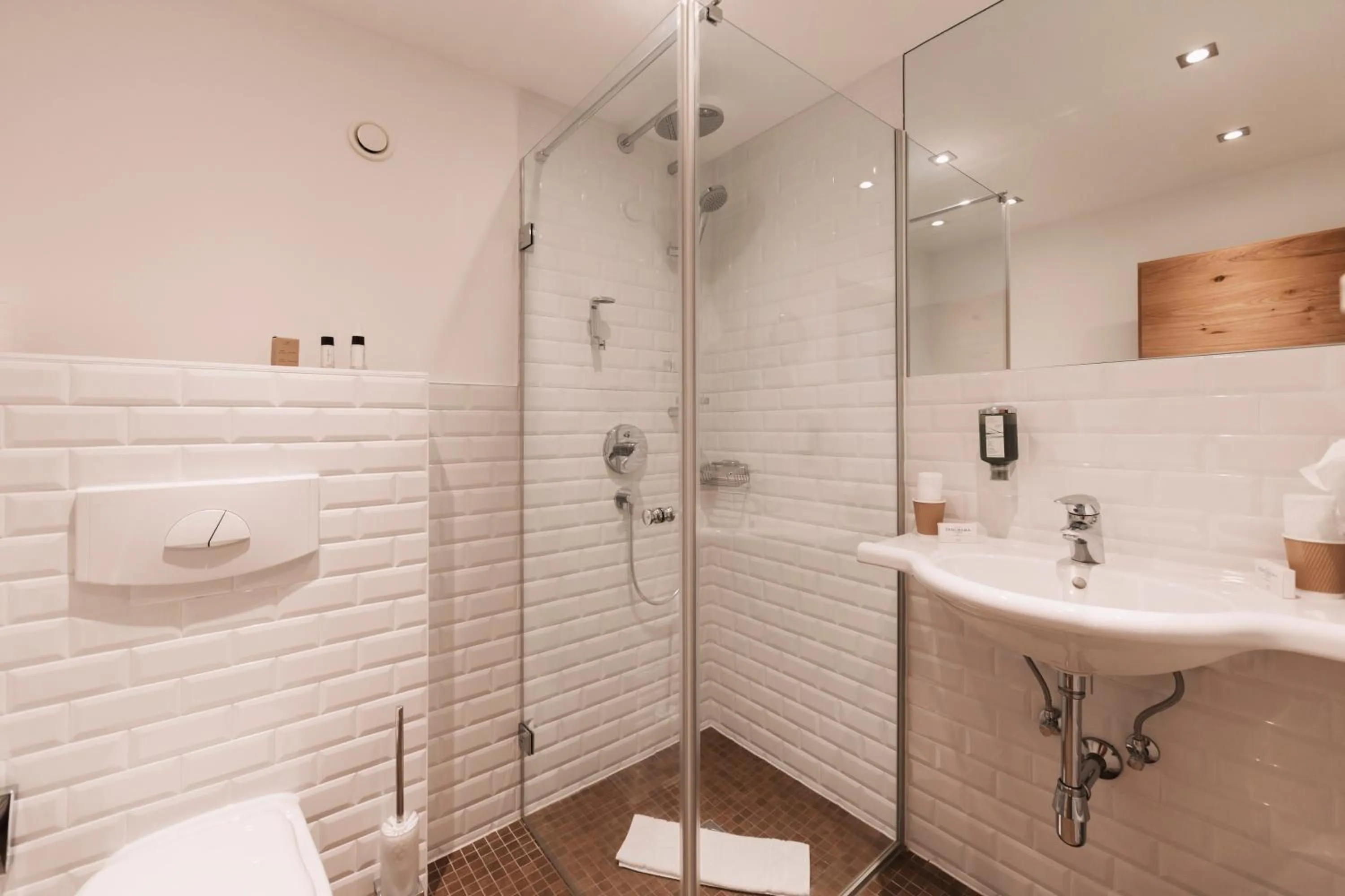 Shower in Wellness Aparthotel Panorama Alpin - Ferienwohnungen Jerzens im Pitztal