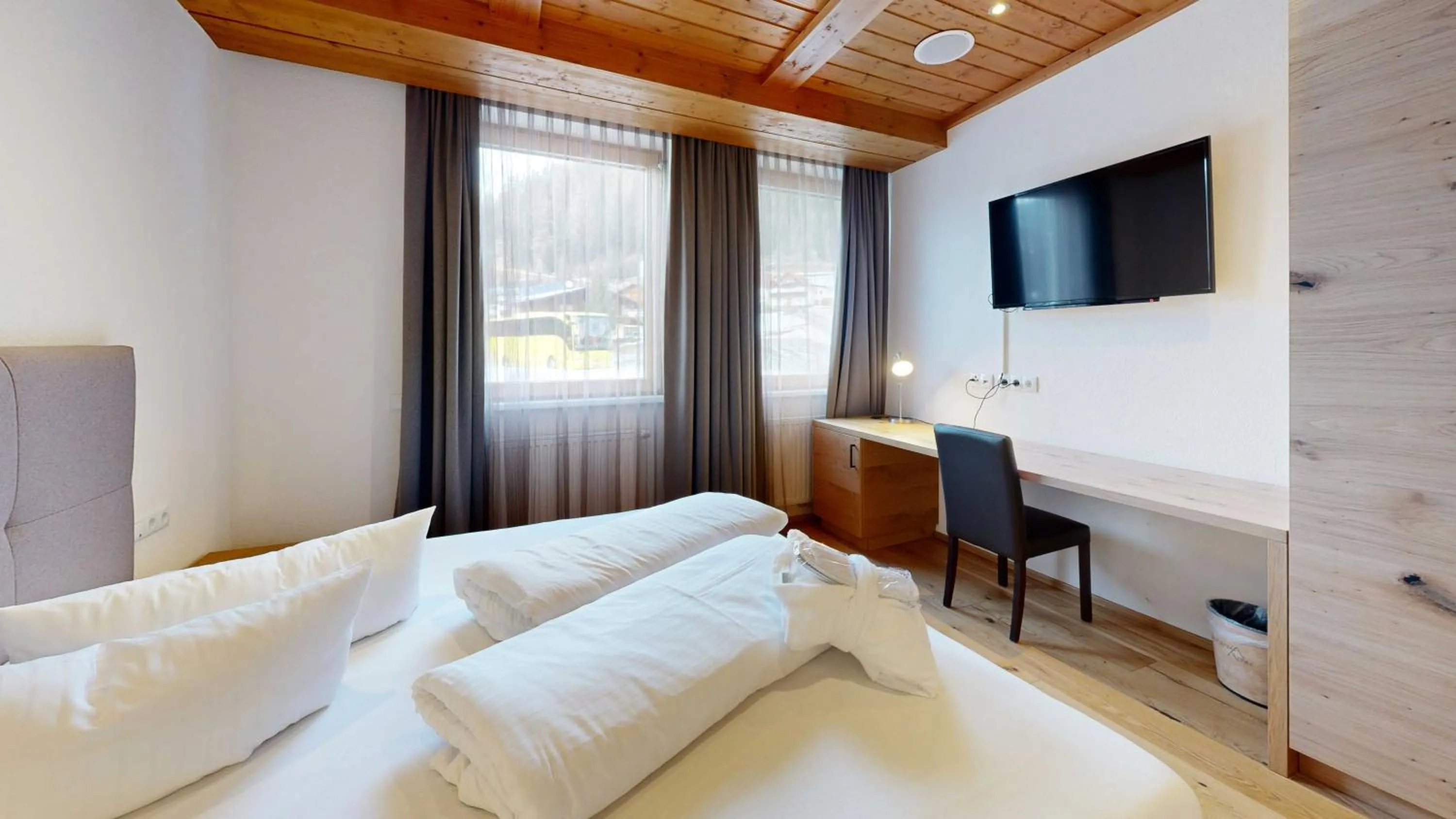 Photo of the whole room, Bed in Wellness Aparthotel Panorama Alpin - Ferienwohnungen Jerzens im Pitztal