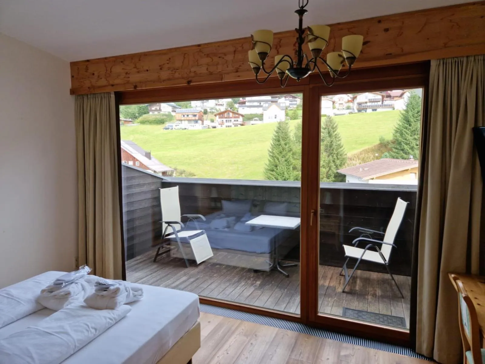 Balcony/Terrace, Bed in Wellness Aparthotel Panorama Alpin - Ferienwohnungen Jerzens im Pitztal