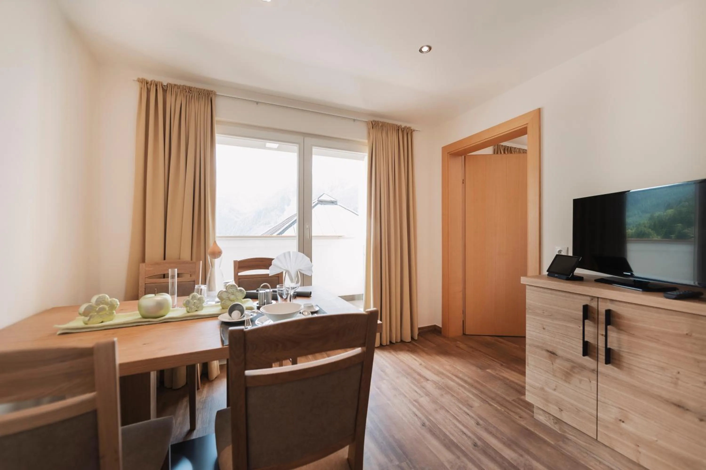 Dining area in Wellness Aparthotel Panorama Alpin - Ferienwohnungen Jerzens im Pitztal