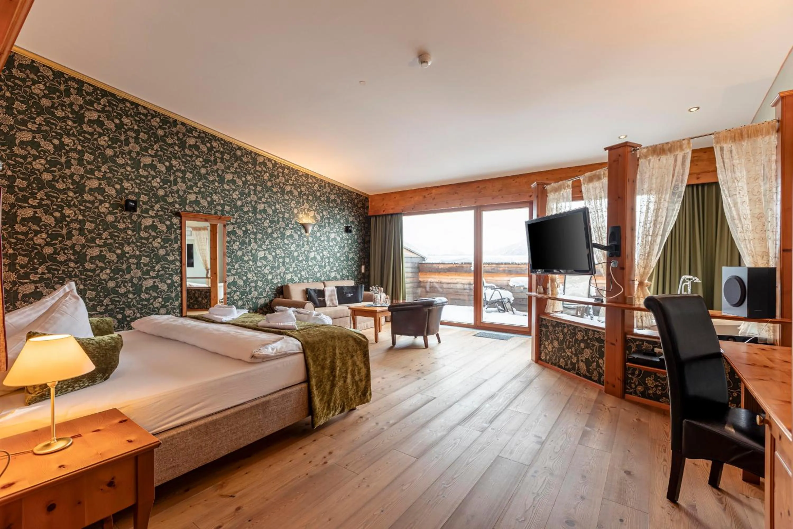 Photo of the whole room, Bed in Wellness Aparthotel Panorama Alpin - Ferienwohnungen Jerzens im Pitztal