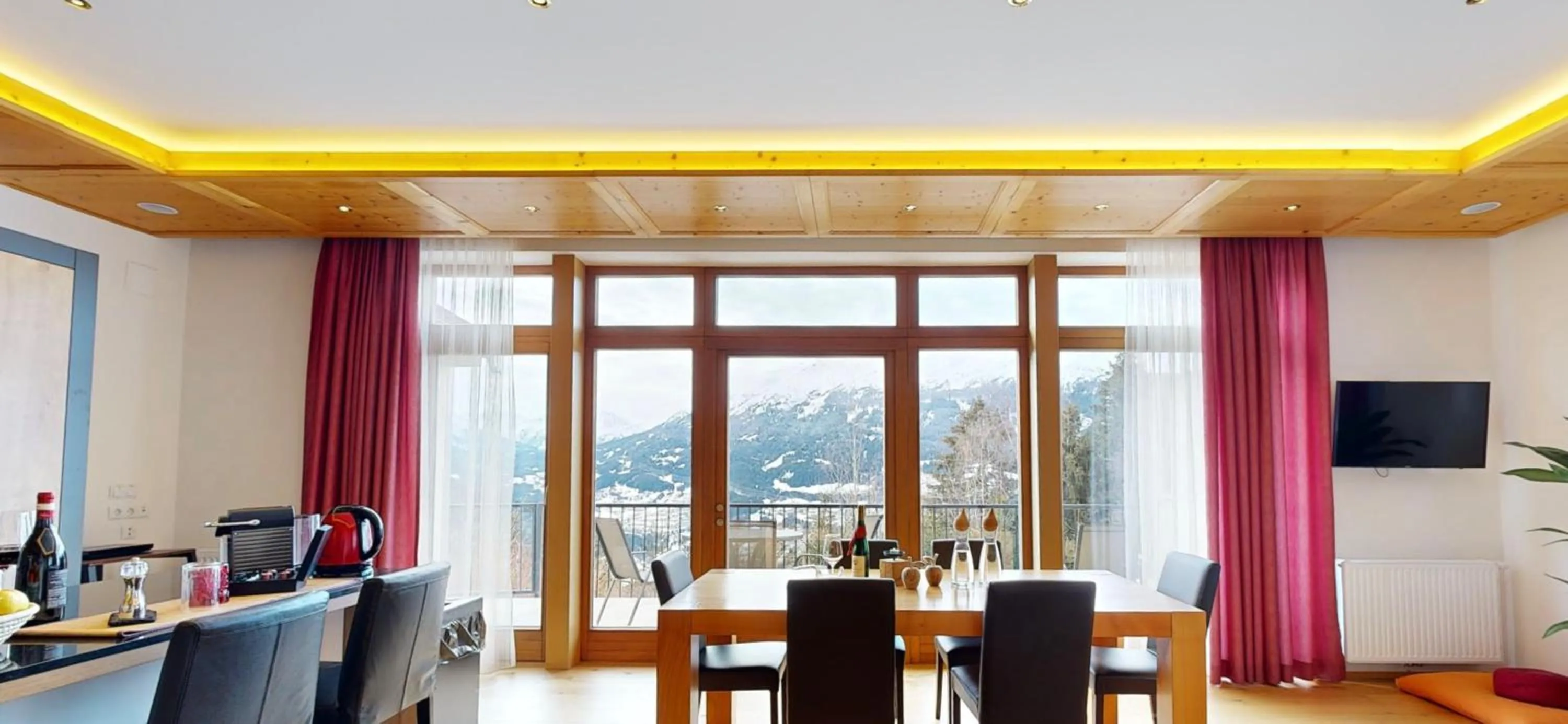 Dining area in Wellness Aparthotel Panorama Alpin - Ferienwohnungen Jerzens im Pitztal