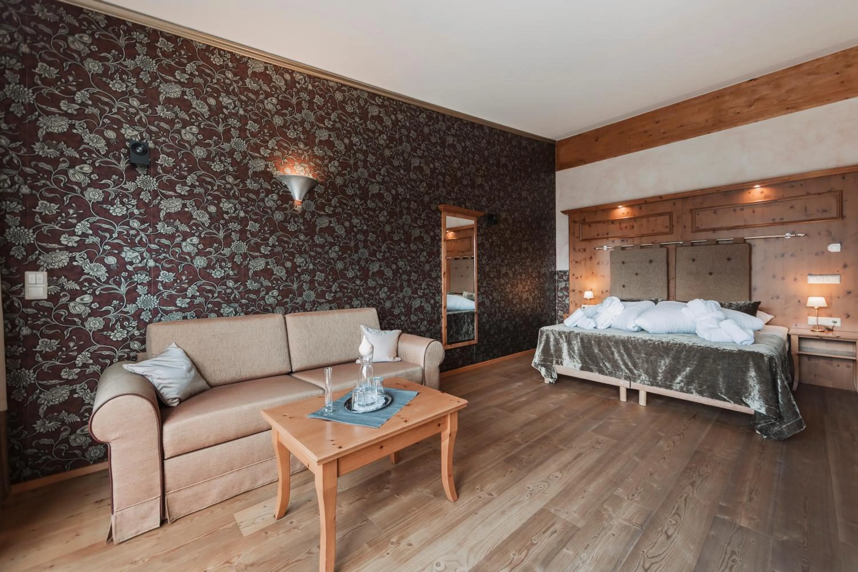 Bedroom, Bed in Wellness Aparthotel Panorama Alpin - Ferienwohnungen Jerzens im Pitztal