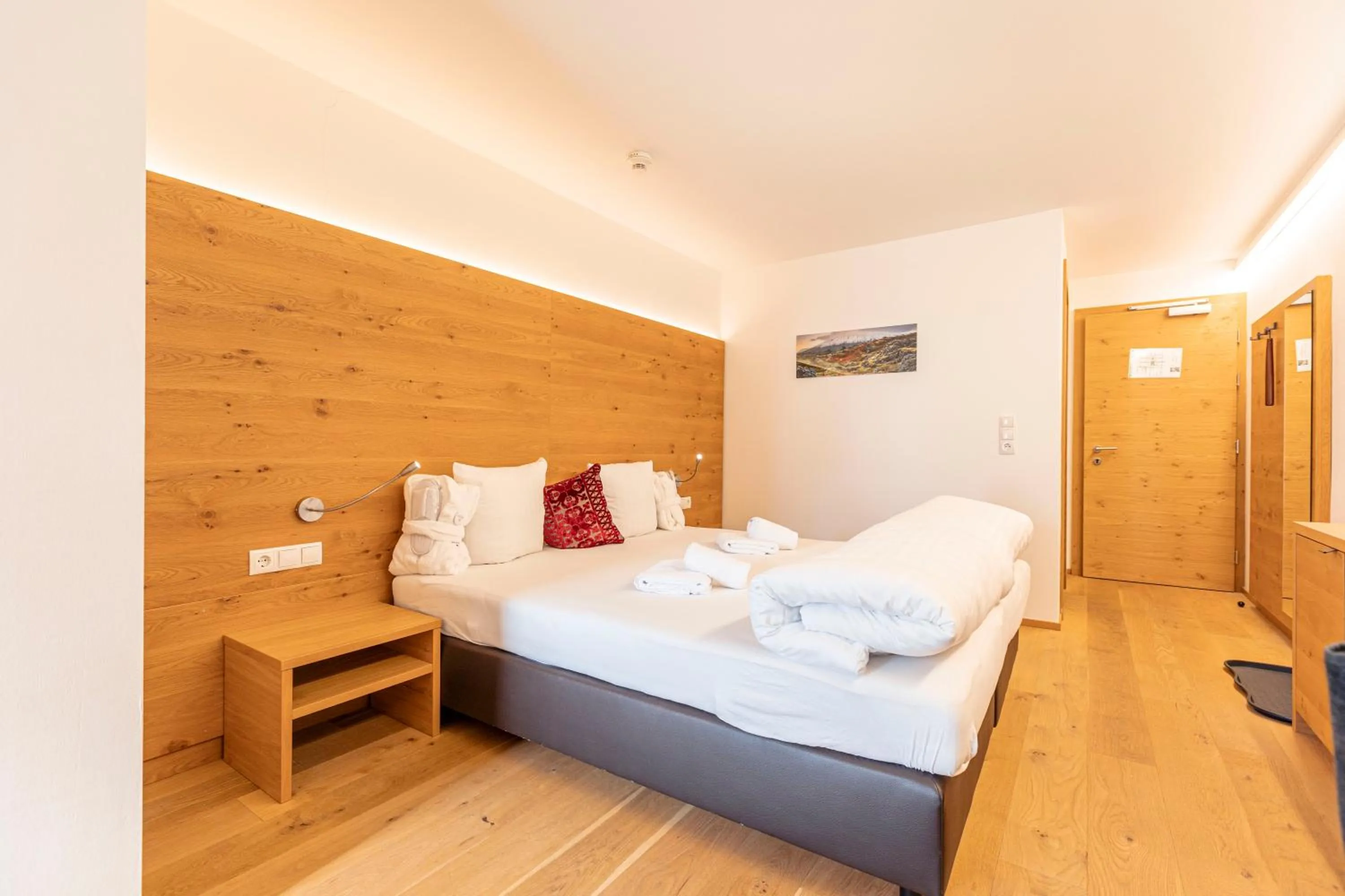 Bed in Wellness Aparthotel Panorama Alpin - Ferienwohnungen Jerzens im Pitztal