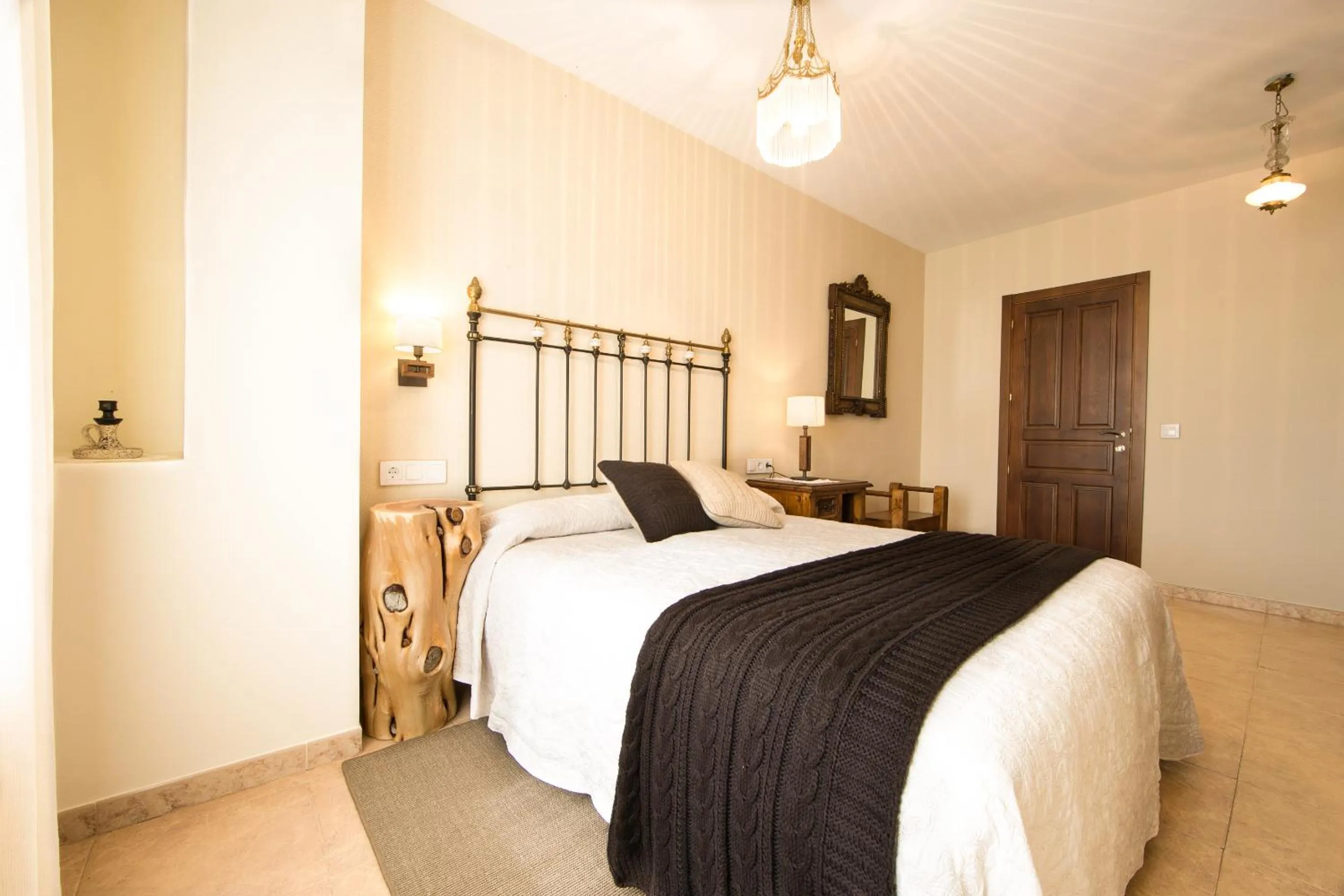 Photo of the whole room, Bed in Quintanares