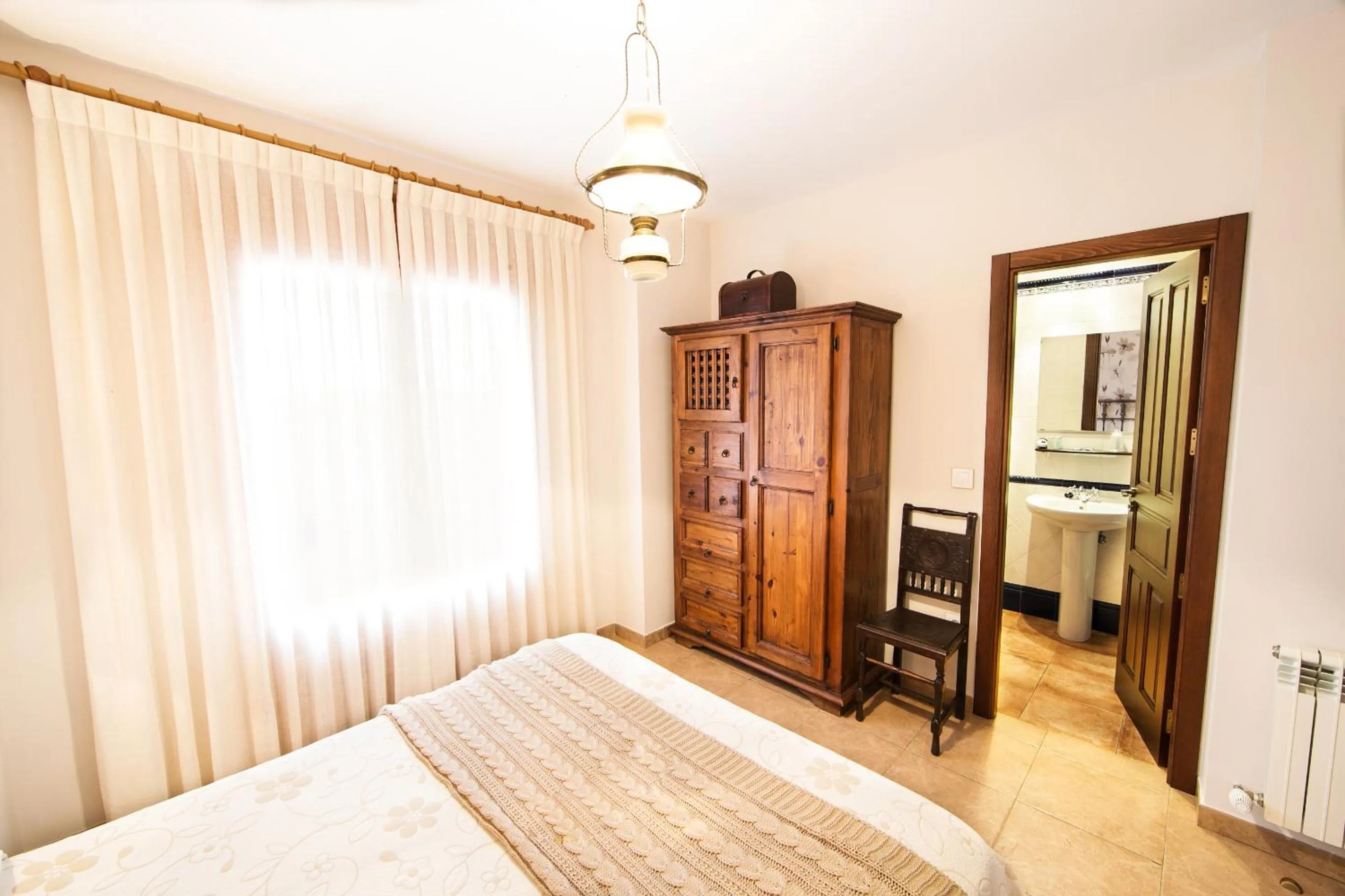 Bathroom, Bed in Quintanares