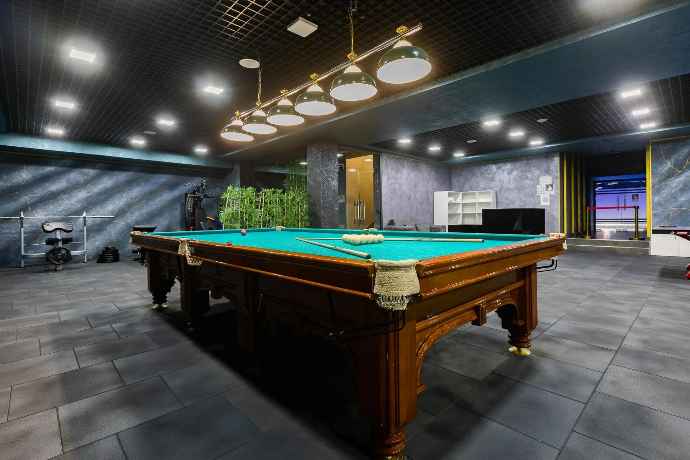 Billiard in Roadside by Khorrot