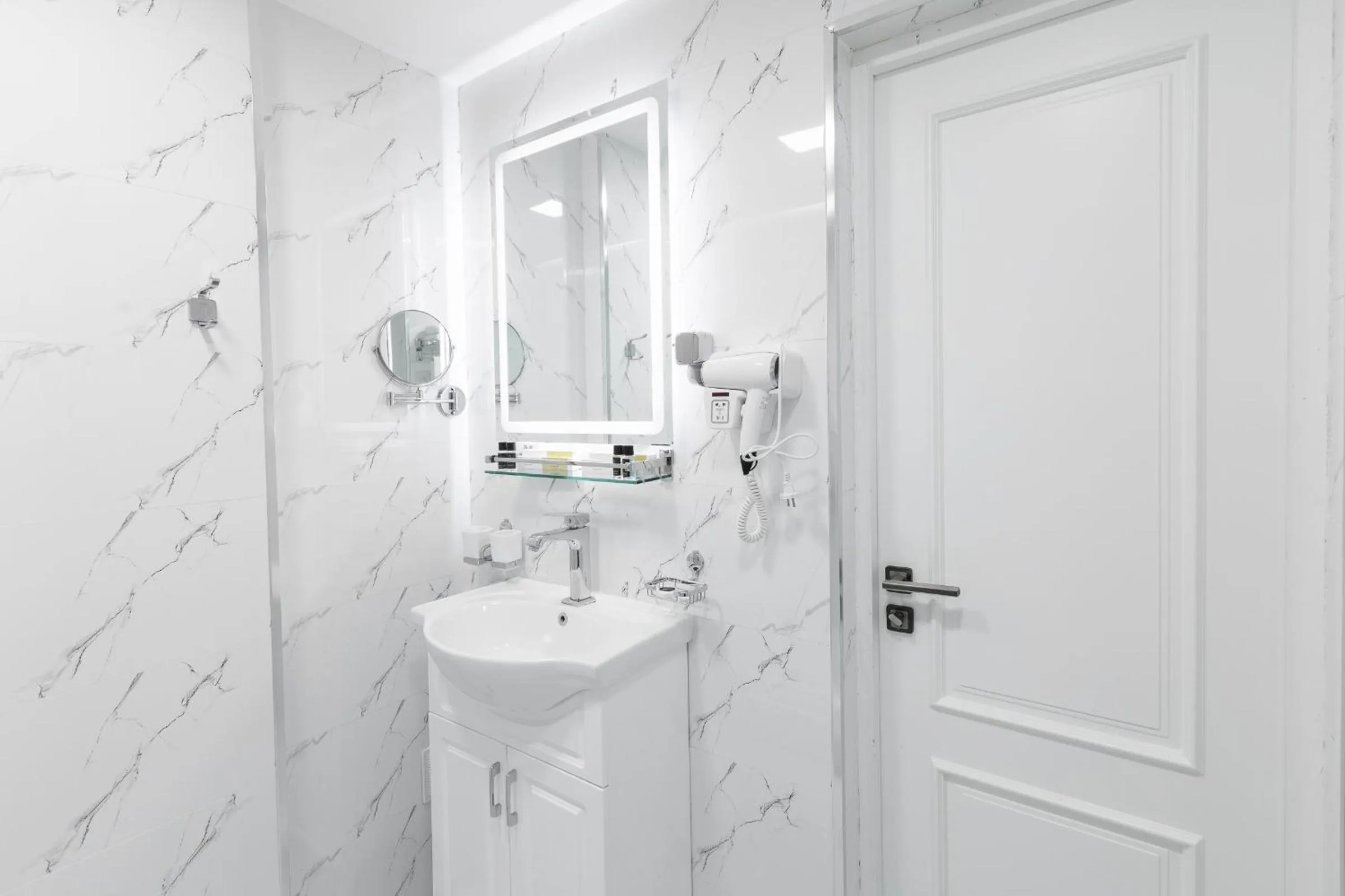 heating in Roadside by Khorrot