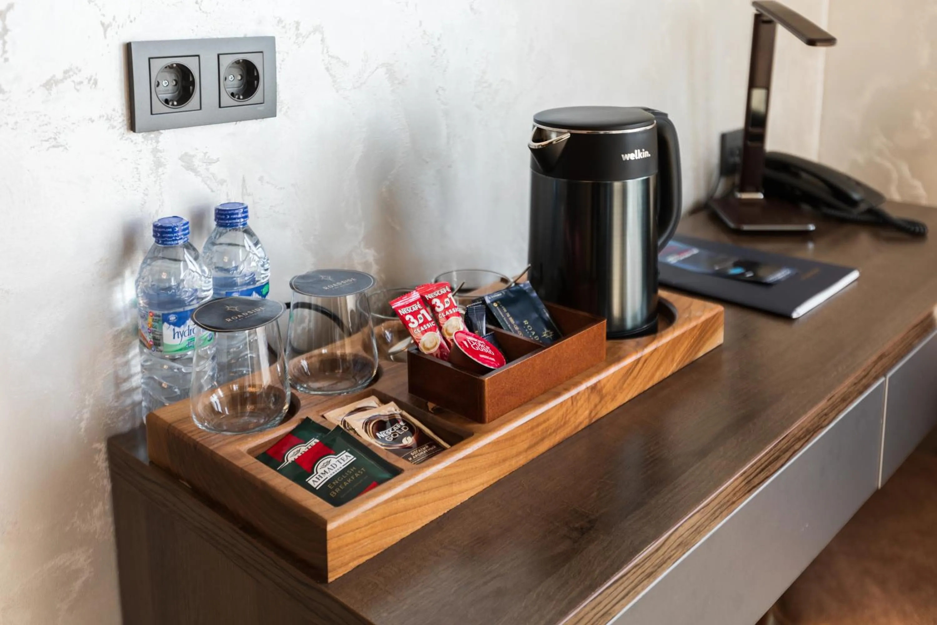 Coffee/tea facilities in Roadside by Khorrot
