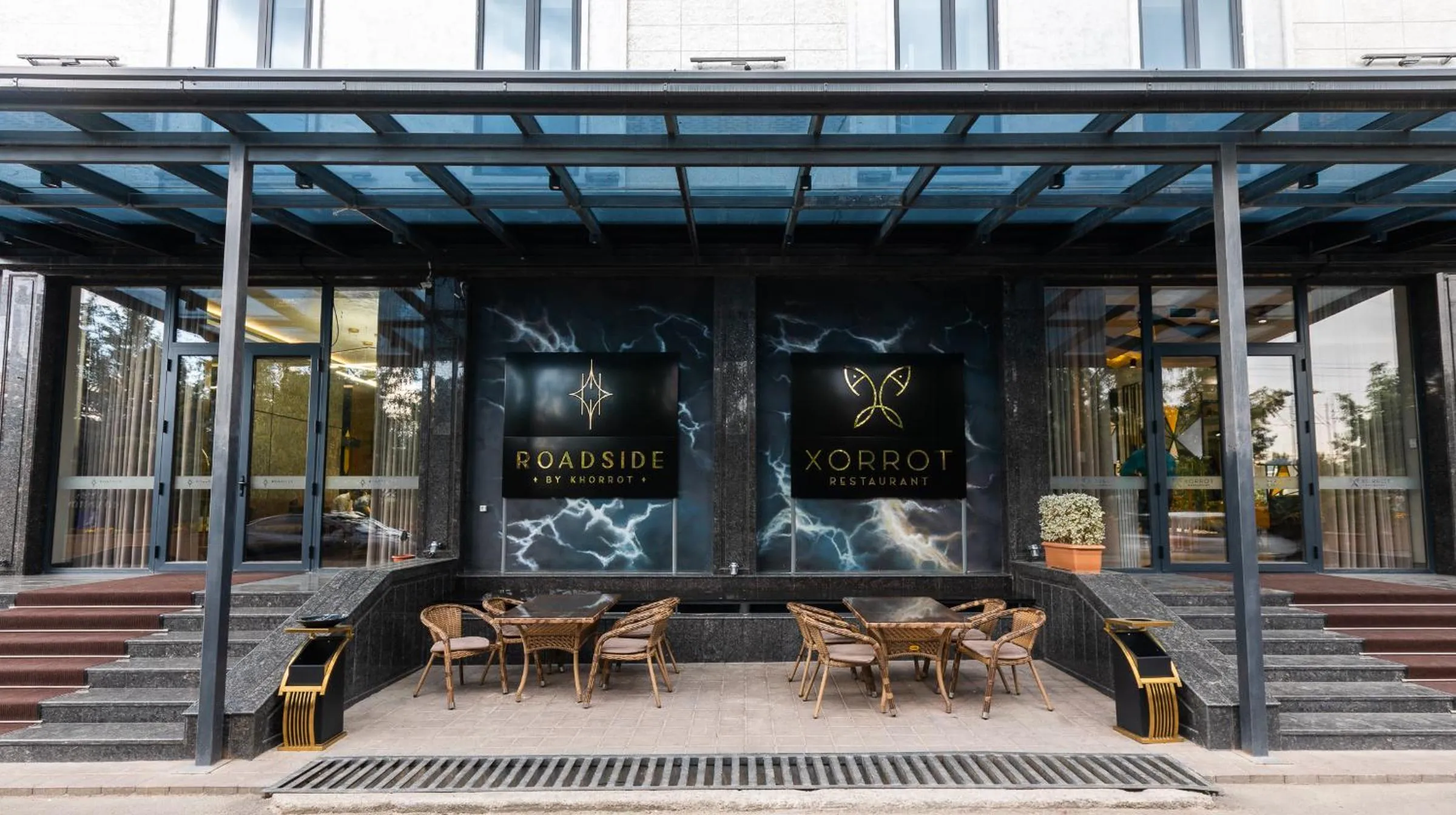 Facade/entrance in Roadside by Khorrot