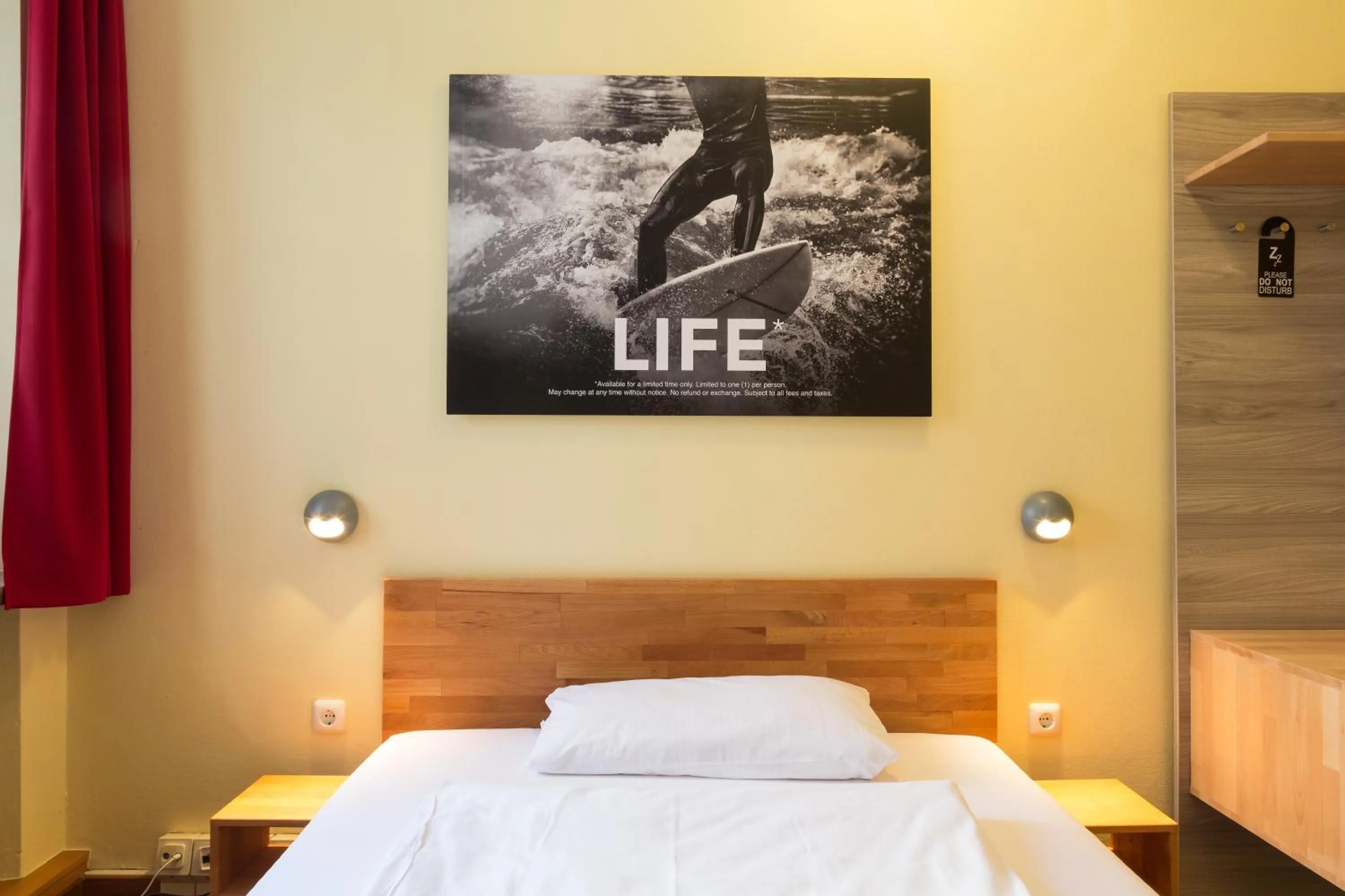 Photo of the whole room, Bed in Euro Youth Hotel Munich