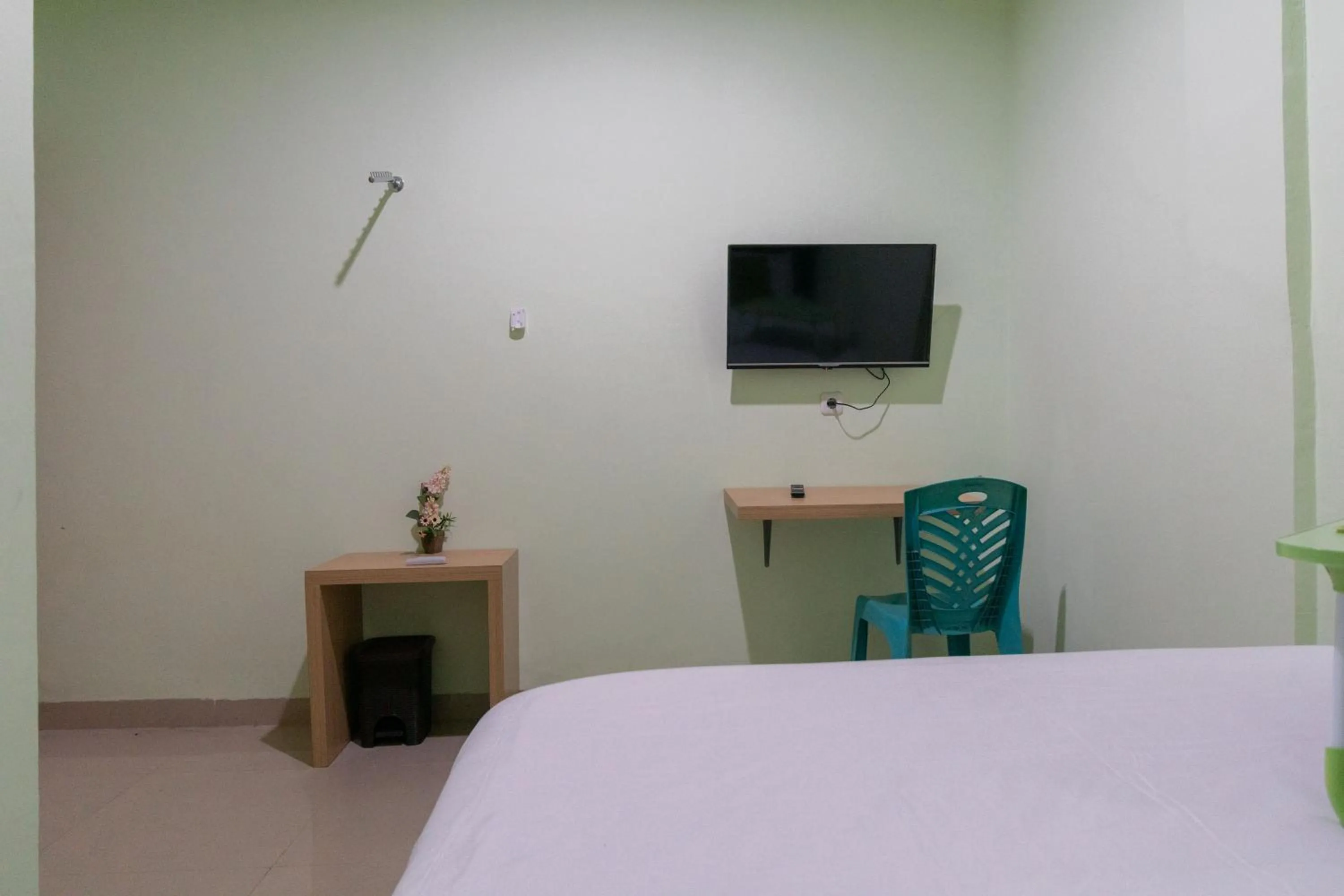 Bedroom, Bed in Urbanview Hotel Lumendiva 2 Palembang by RedDoorz