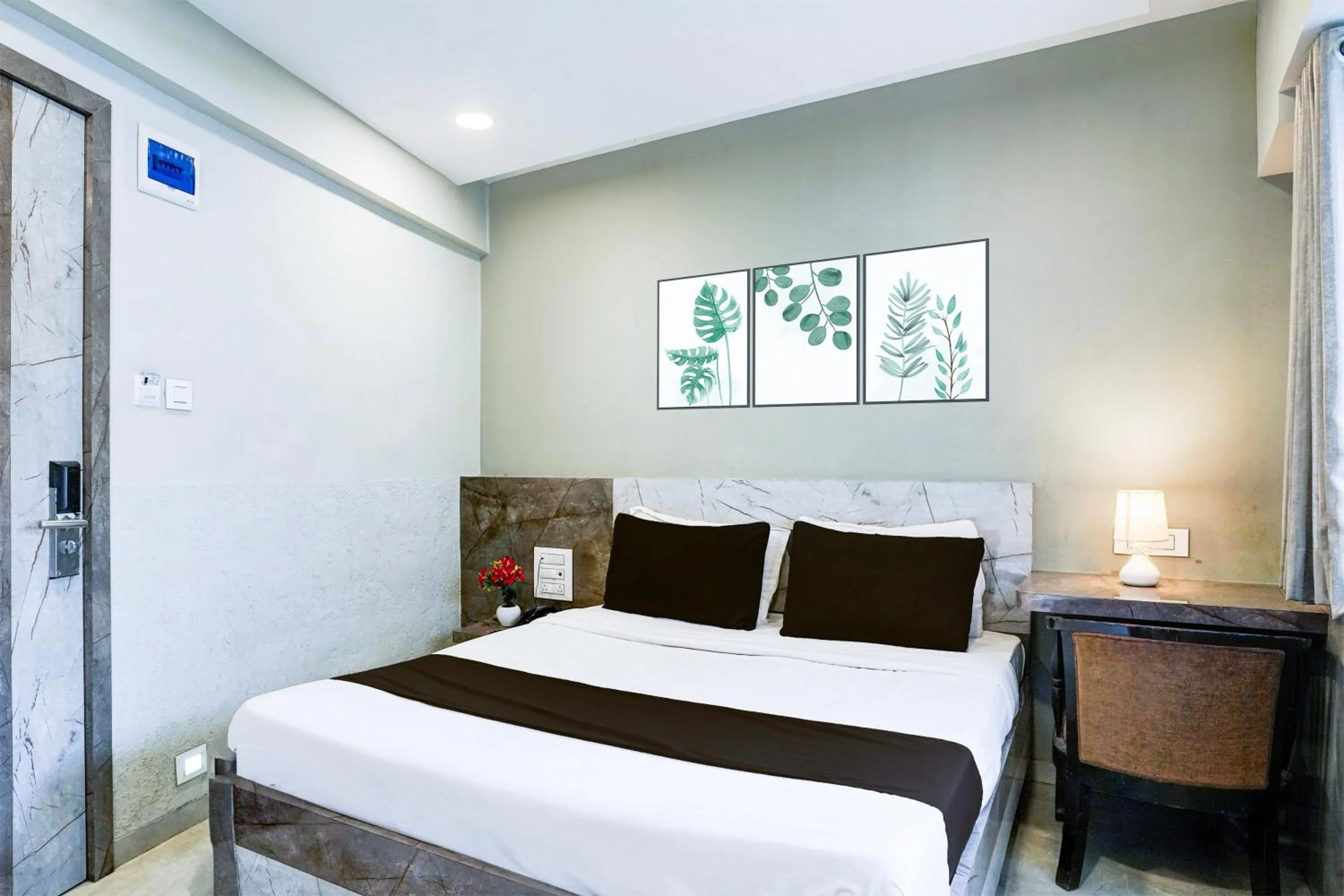Bedroom, Bed in Super Townhouse Oak Vashi